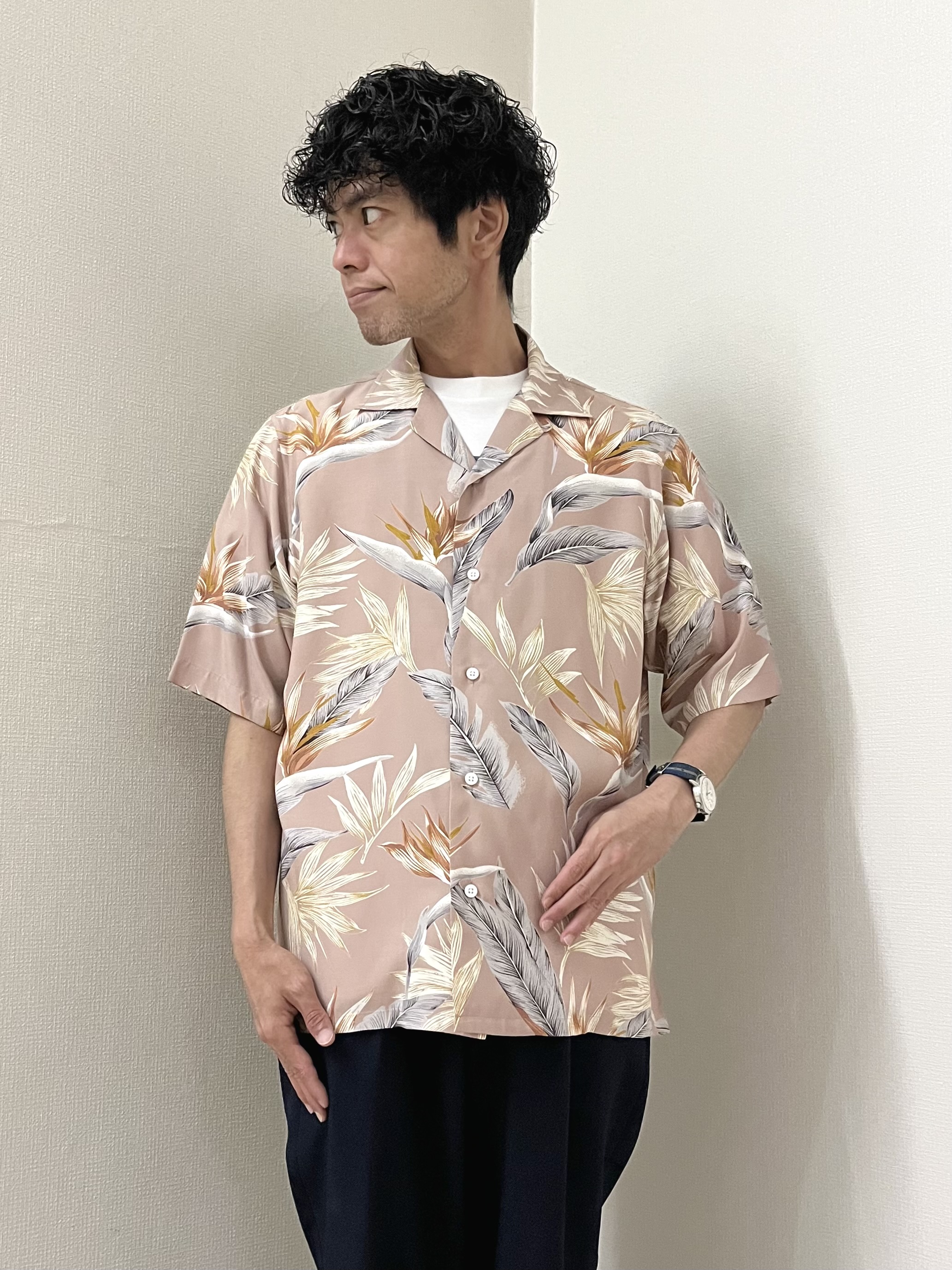URAさんの「TAKEO KIKUCHI｜【BOWLER HAT LABEL】トロピカルフローラル レーヨンシャツ」を使ったコーディネート