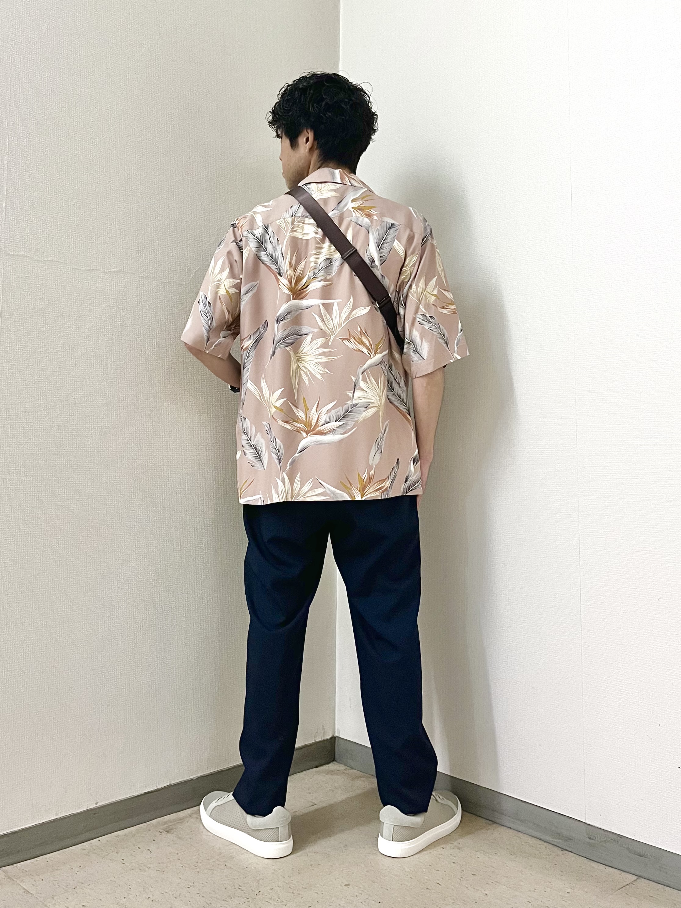 URAさんの「TAKEO KIKUCHI｜【BOWLER HAT LABEL】トロピカルフローラル レーヨンシャツ」を使ったコーディネート