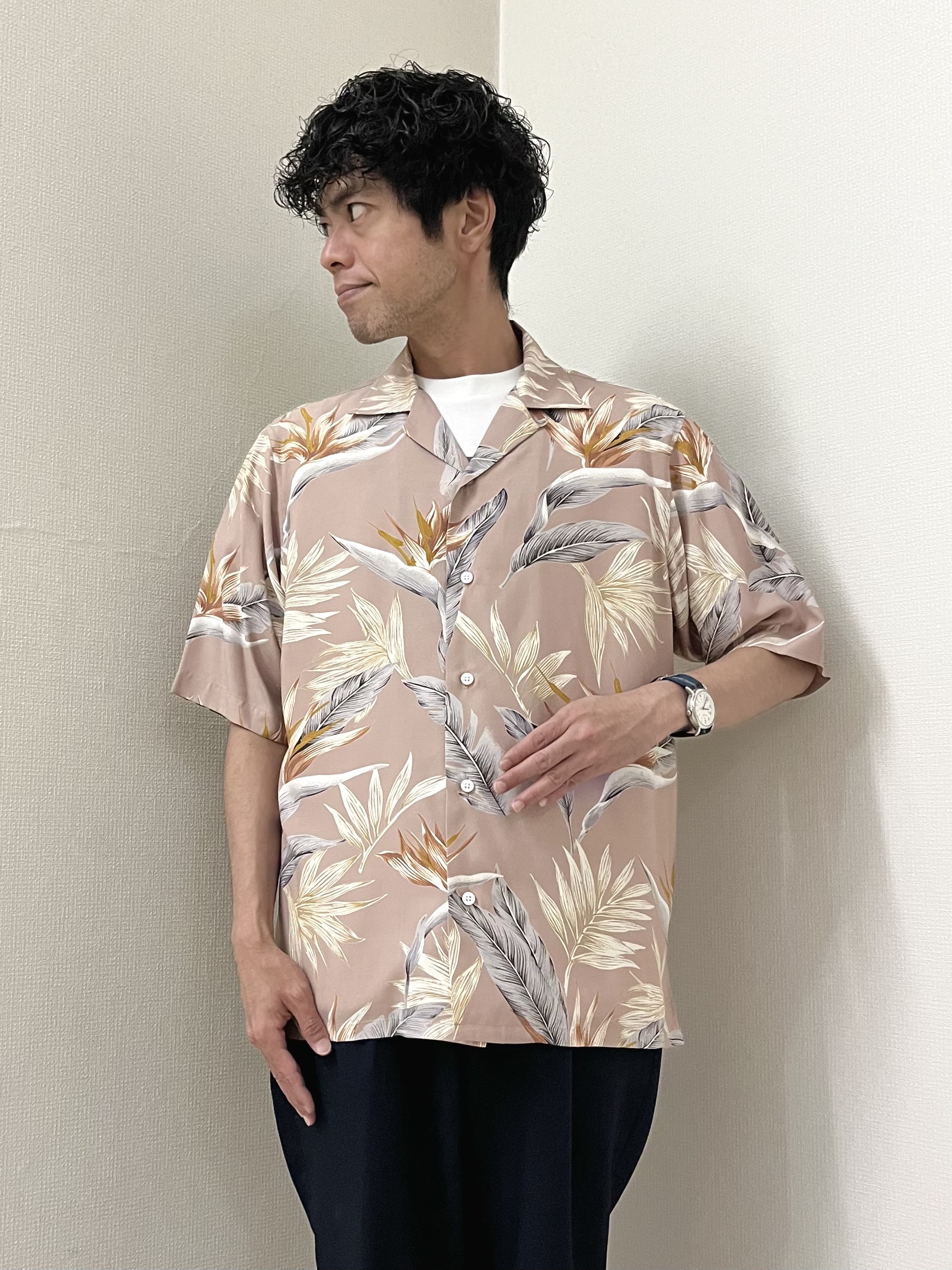 URAさんの「TAKEO KIKUCHI｜【BOWLER HAT LABEL】トロピカルフローラル レーヨンシャツ」を使ったコーディネート