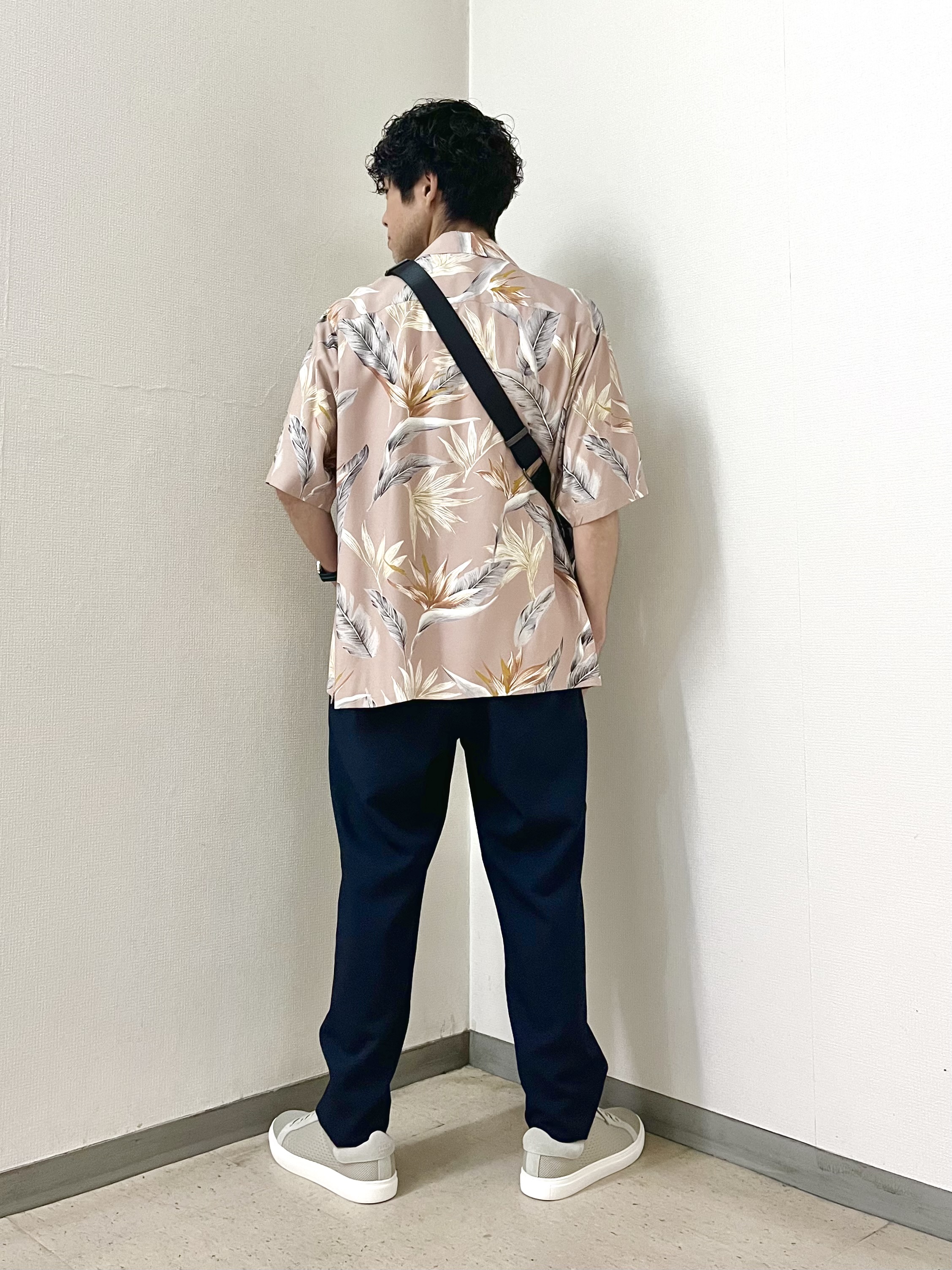 URAさんの「TAKEO KIKUCHI｜【BOWLER HAT LABEL】トロピカルフローラル レーヨンシャツ」を使ったコーディネート