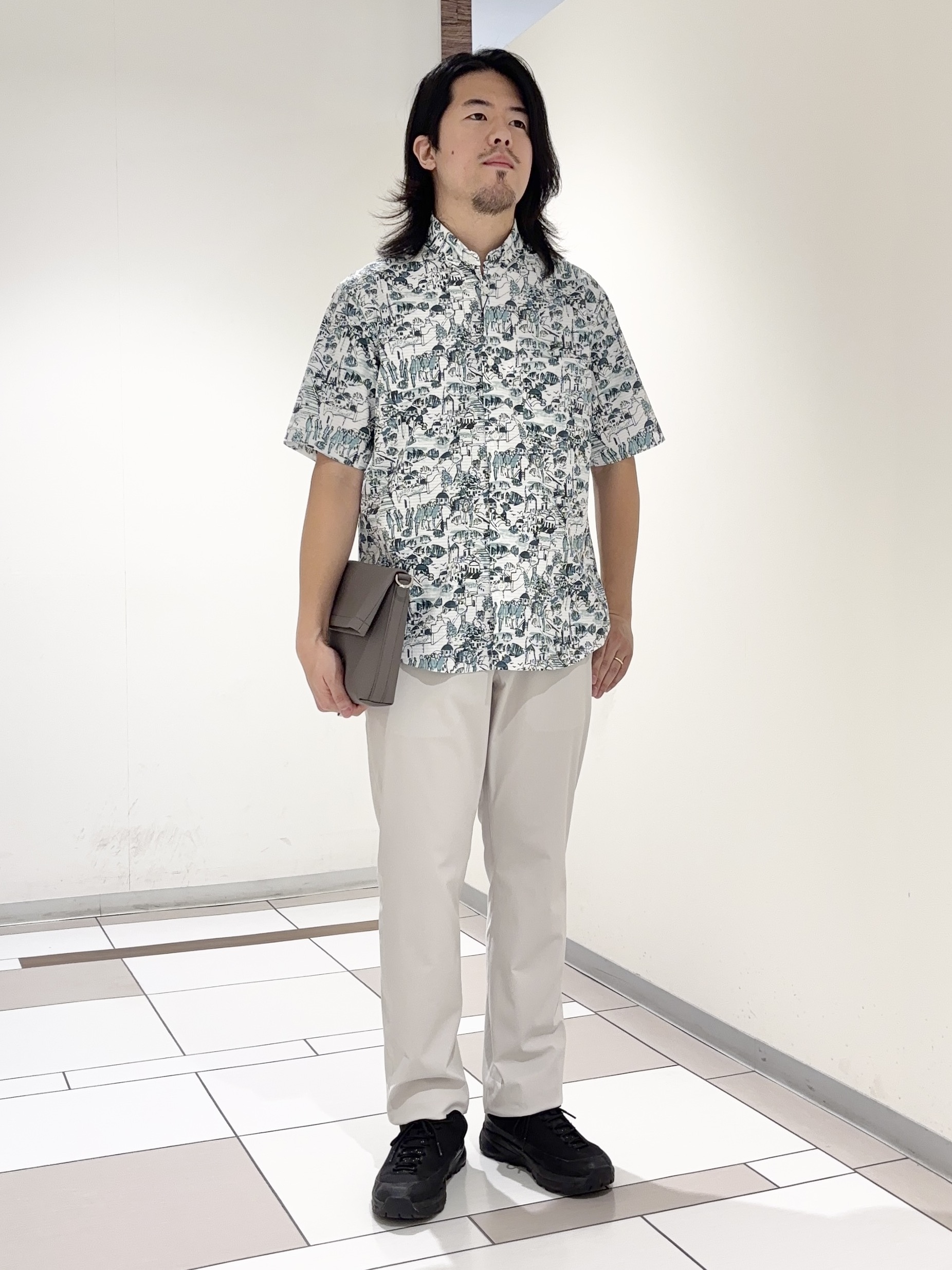 及川さんの「TAKEO KIKUCHI｜【日本製】DotAir（R）リゾートプリント半袖シャツ」を使ったコーディネート