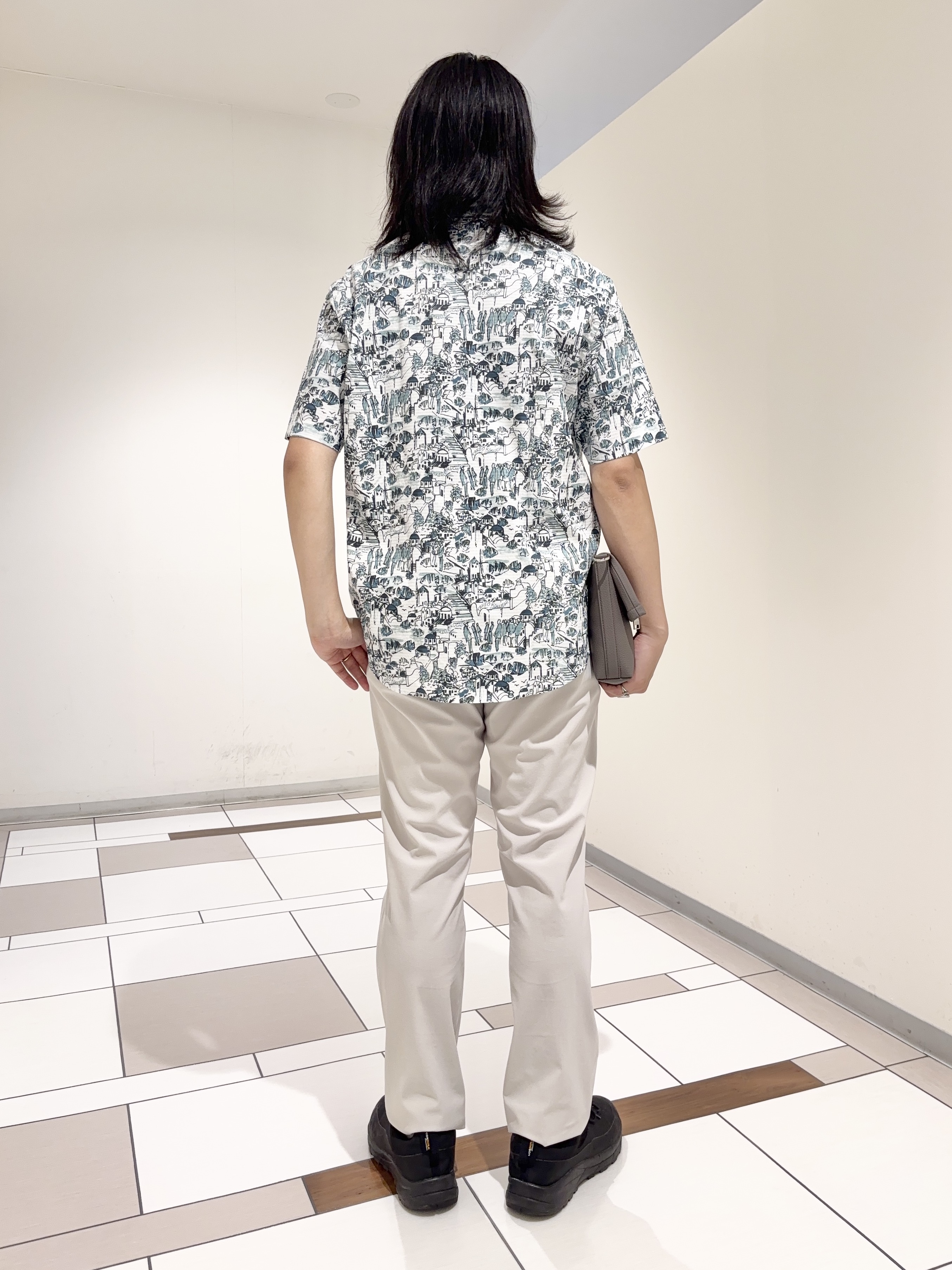 及川さんの「TAKEO KIKUCHI｜【日本製】DotAir（R）リゾートプリント半袖シャツ」を使ったコーディネート