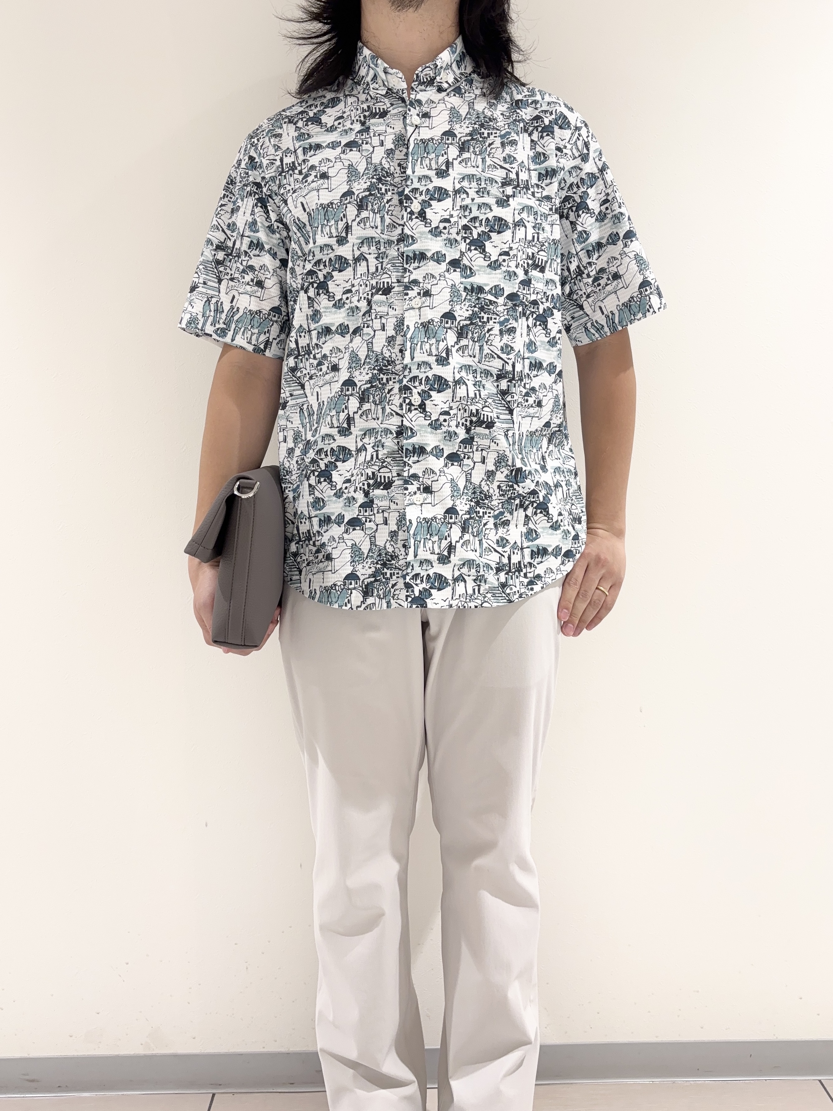 及川さんの「TAKEO KIKUCHI｜【日本製】DotAir（R）リゾートプリント半袖シャツ」を使ったコーディネート