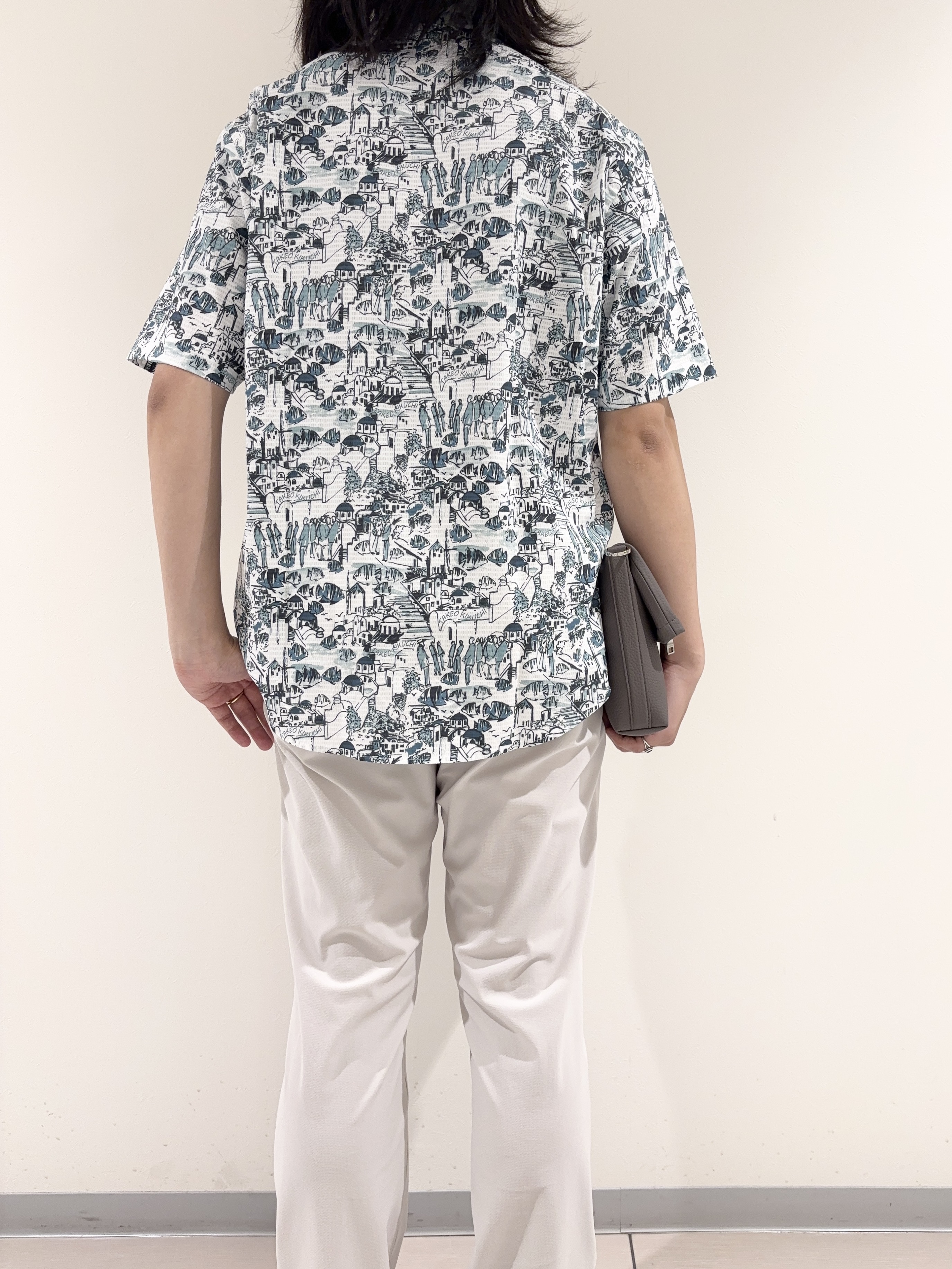 及川さんの「TAKEO KIKUCHI｜【日本製】DotAir（R）リゾートプリント半袖シャツ」を使ったコーディネート