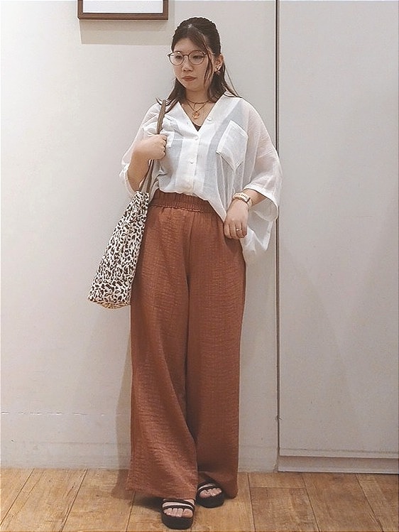 Riranさんの「SHOO･LA･RUE｜【洗濯機可/選べる6色】程よいシアー感が涼し気 ゆったりワッシャードルマンブラウス」を使ったコーディネート