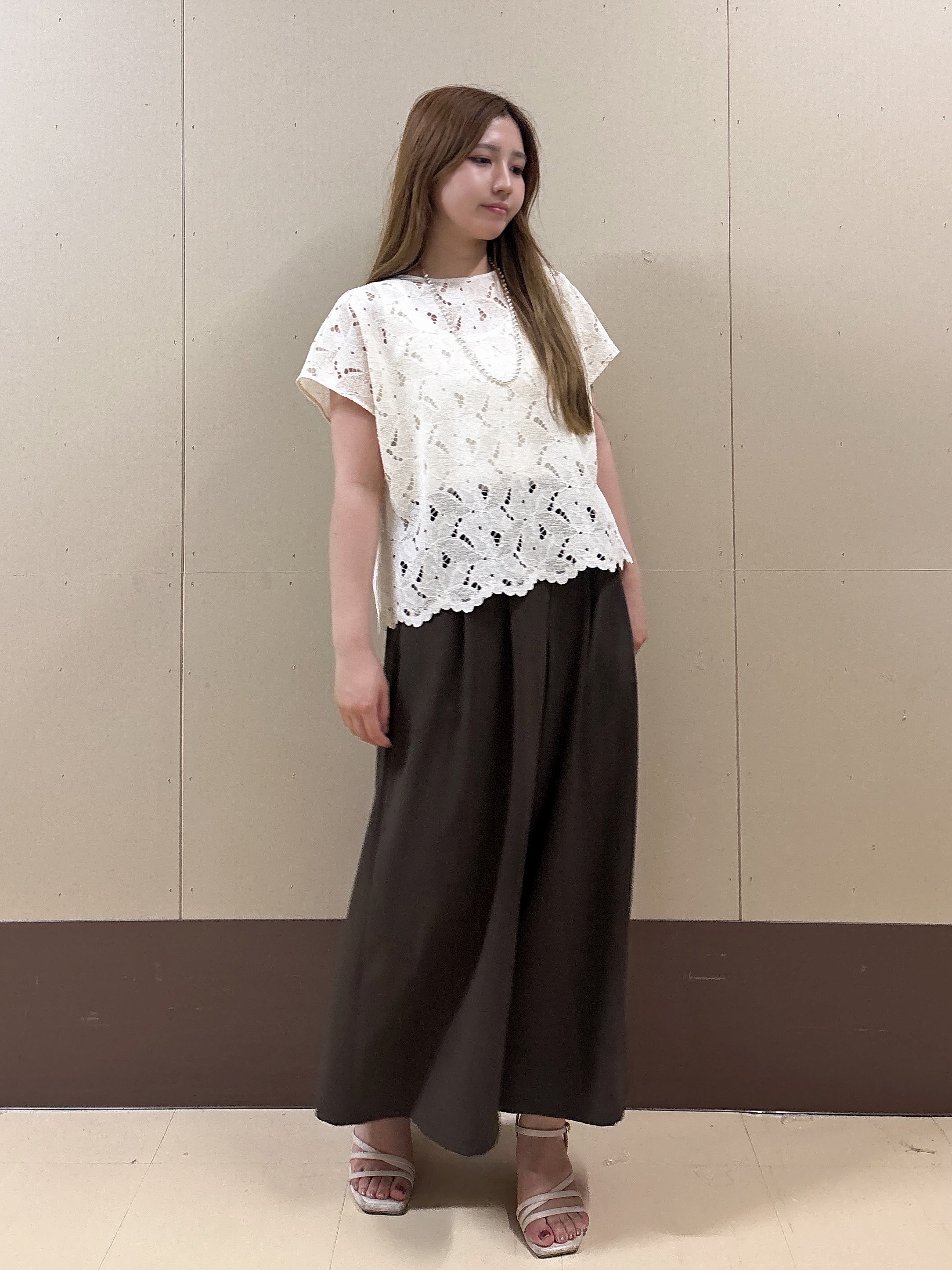 rimaさんの「UNTITLED｜【セットアップ可/品のある透け感】リーフレースブラウス」を使ったコーディネート