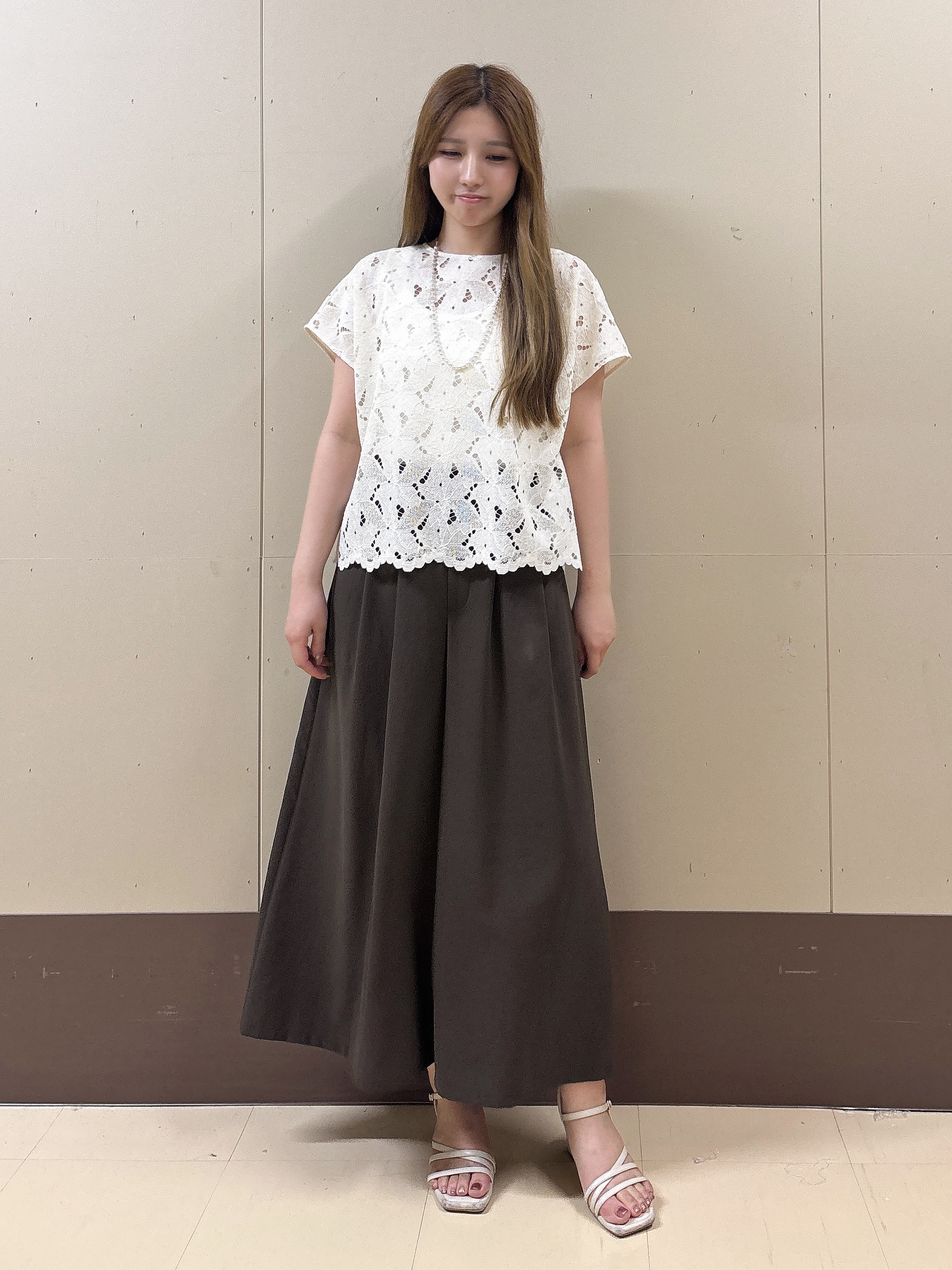 rimaさんの「UNTITLED｜【セットアップ可/品のある透け感】リーフレースブラウス」を使ったコーディネート
