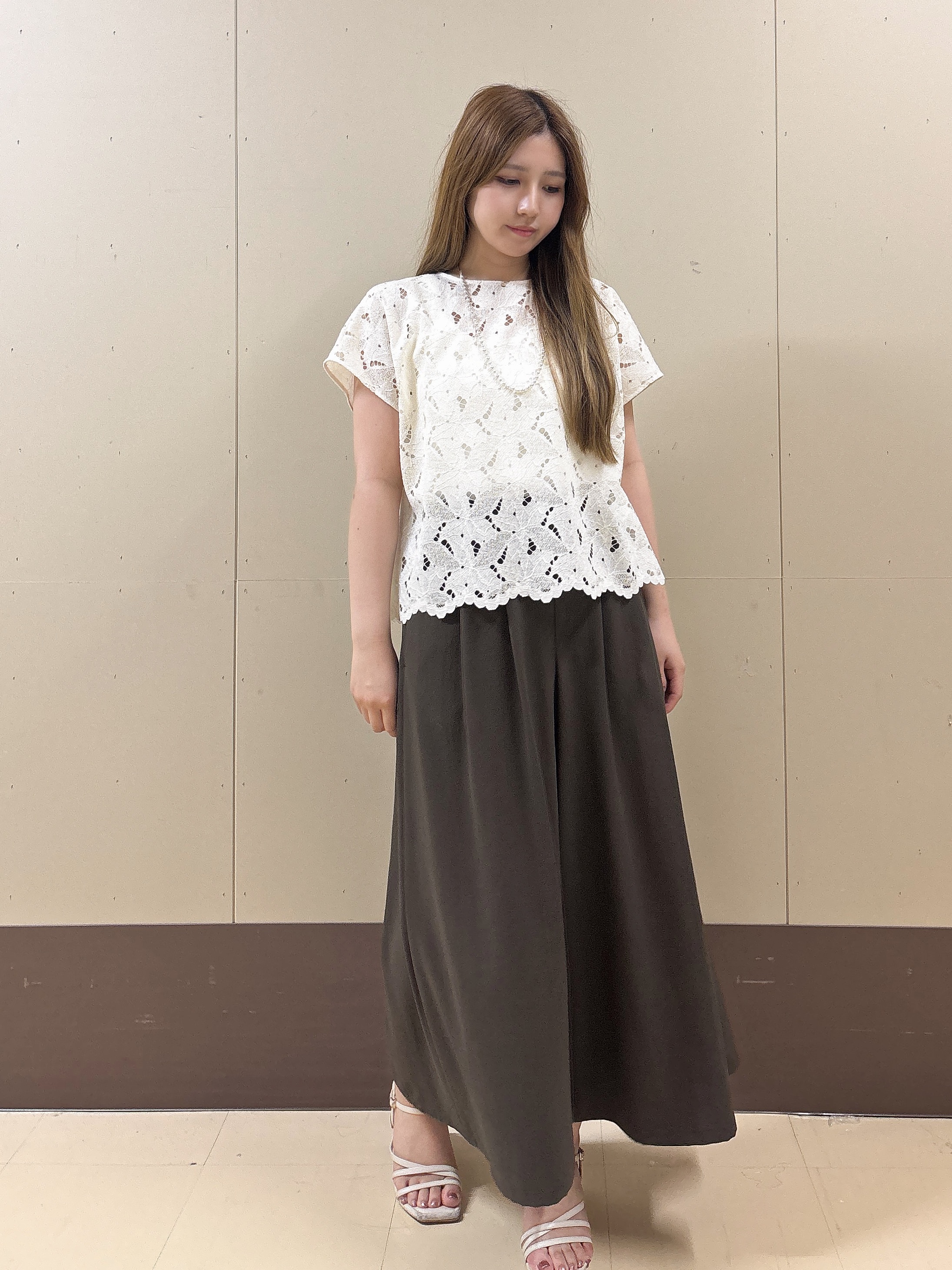 rimaさんの「UNTITLED｜【セットアップ可/品のある透け感】リーフレースブラウス」を使ったコーディネート