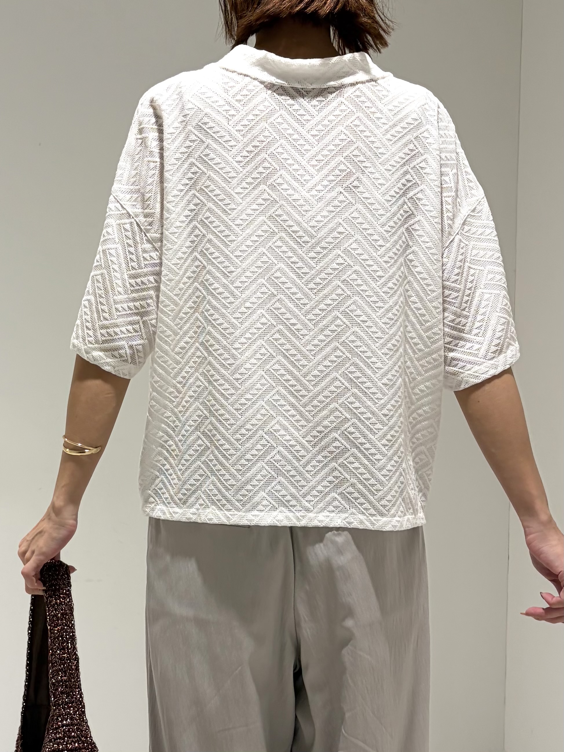 shioriさんの「INDIVI｜【洗える/日本製】幾何学柄レースシャツ」を使ったコーディネート