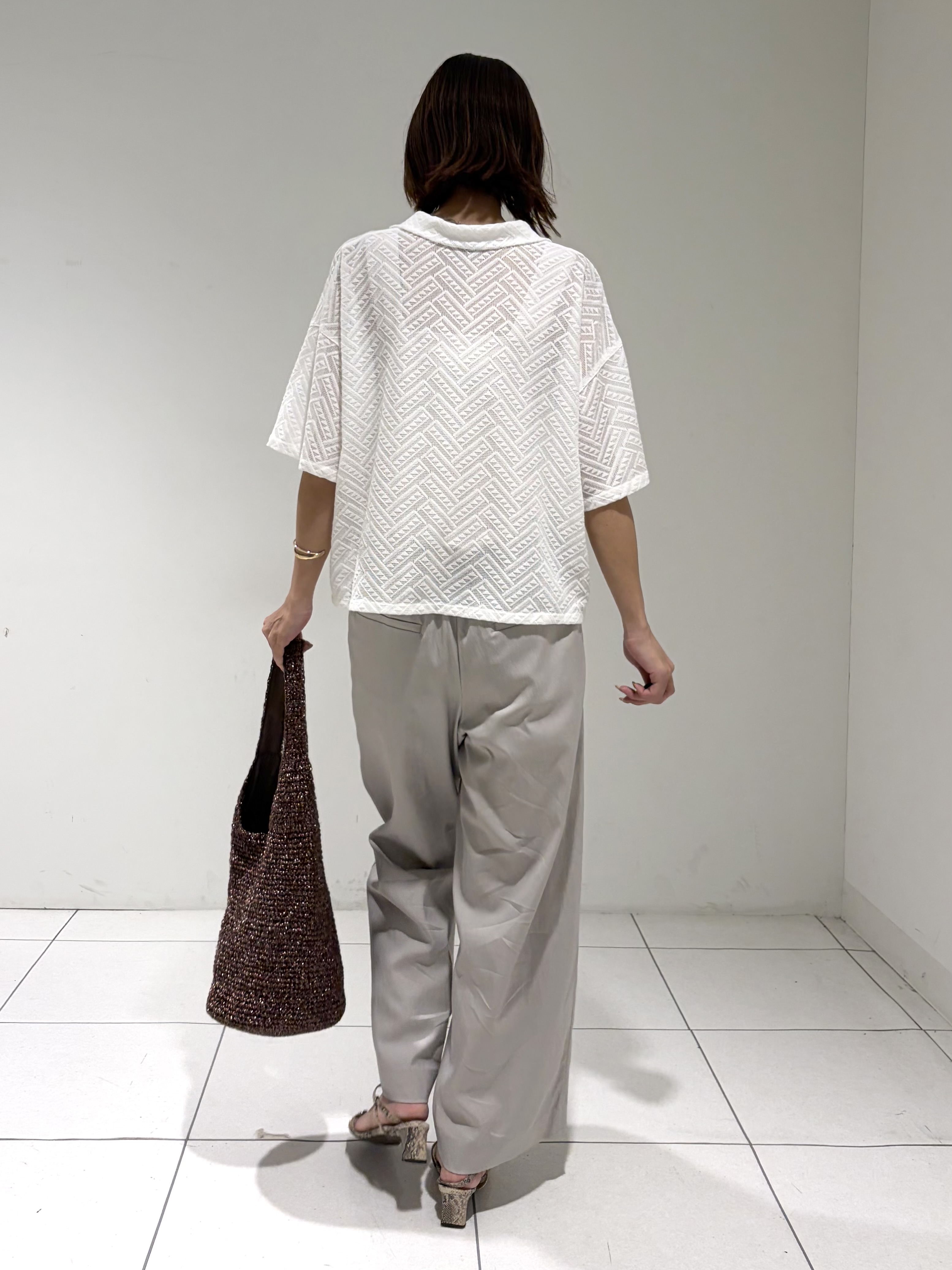 shioriさんの「INDIVI｜【洗える/日本製】幾何学柄レースシャツ」を使ったコーディネート