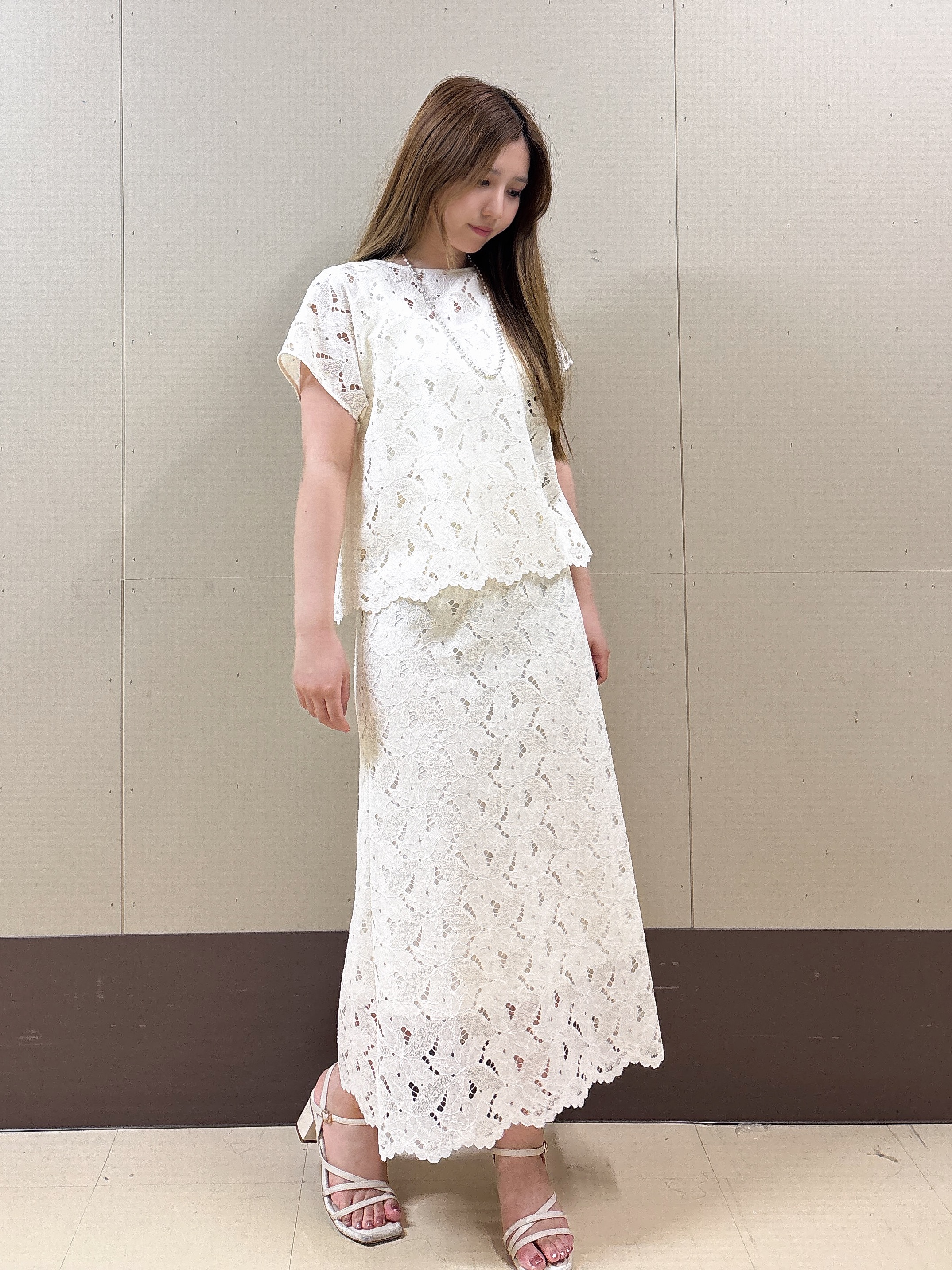 rimaさんの「UNTITLED｜【セットアップ可/品のある透け感】リーフレースブラウス」を使ったコーディネート