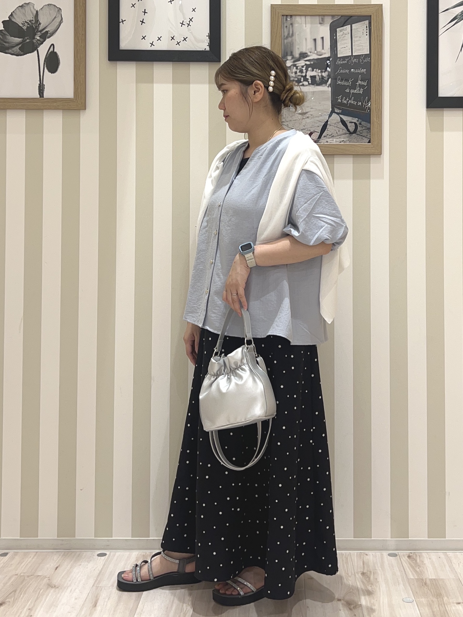 mさんの「SHOO･LA･RUE｜【洗濯機可/S-LL】オンにもオフにも マルチに使えるボタンレスカーディガン」を使ったコーディネート