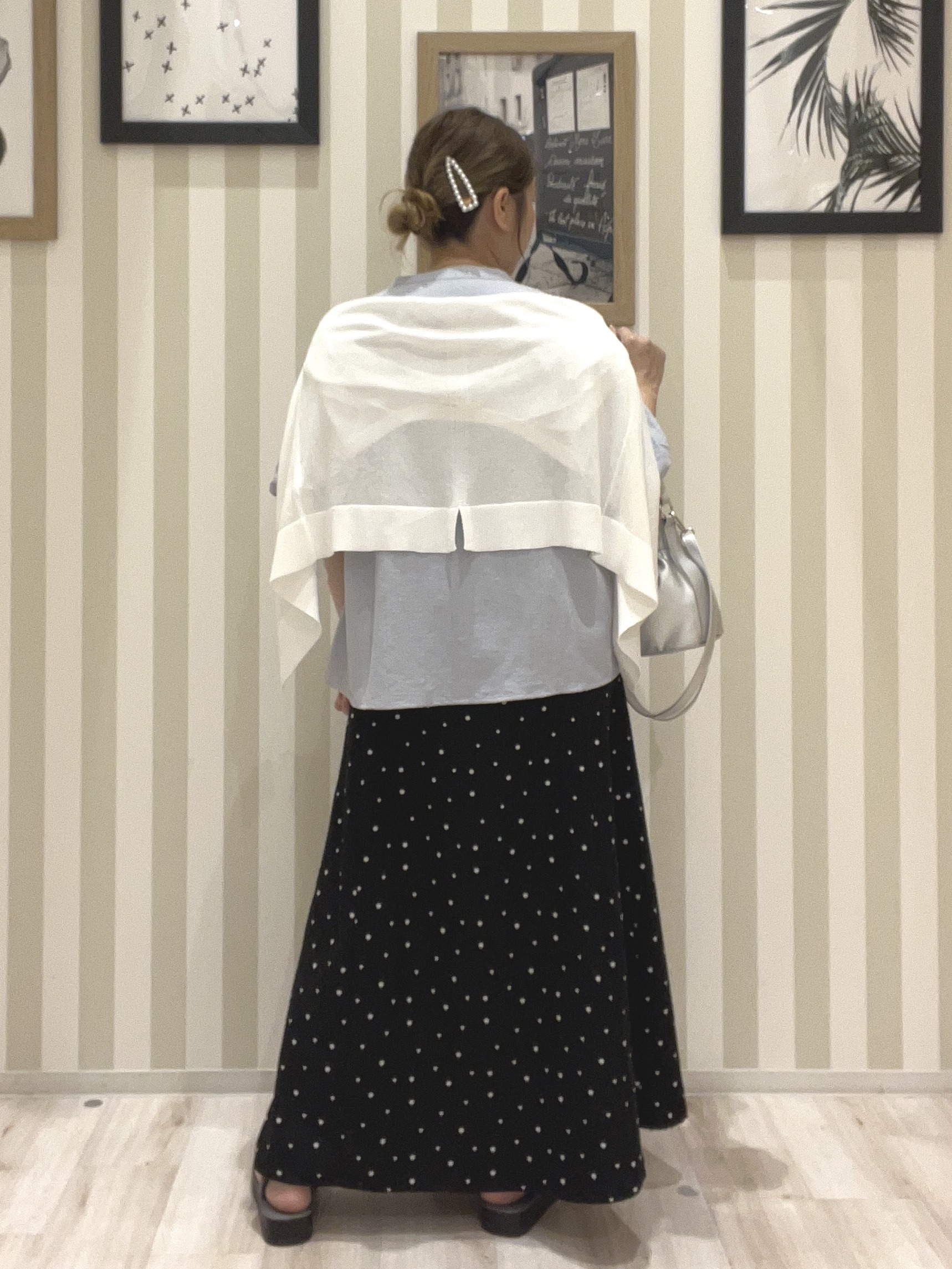mさんの「SHOO･LA･RUE｜【洗濯機可/S-LL】オンにもオフにも マルチに使えるボタンレスカーディガン」を使ったコーディネート