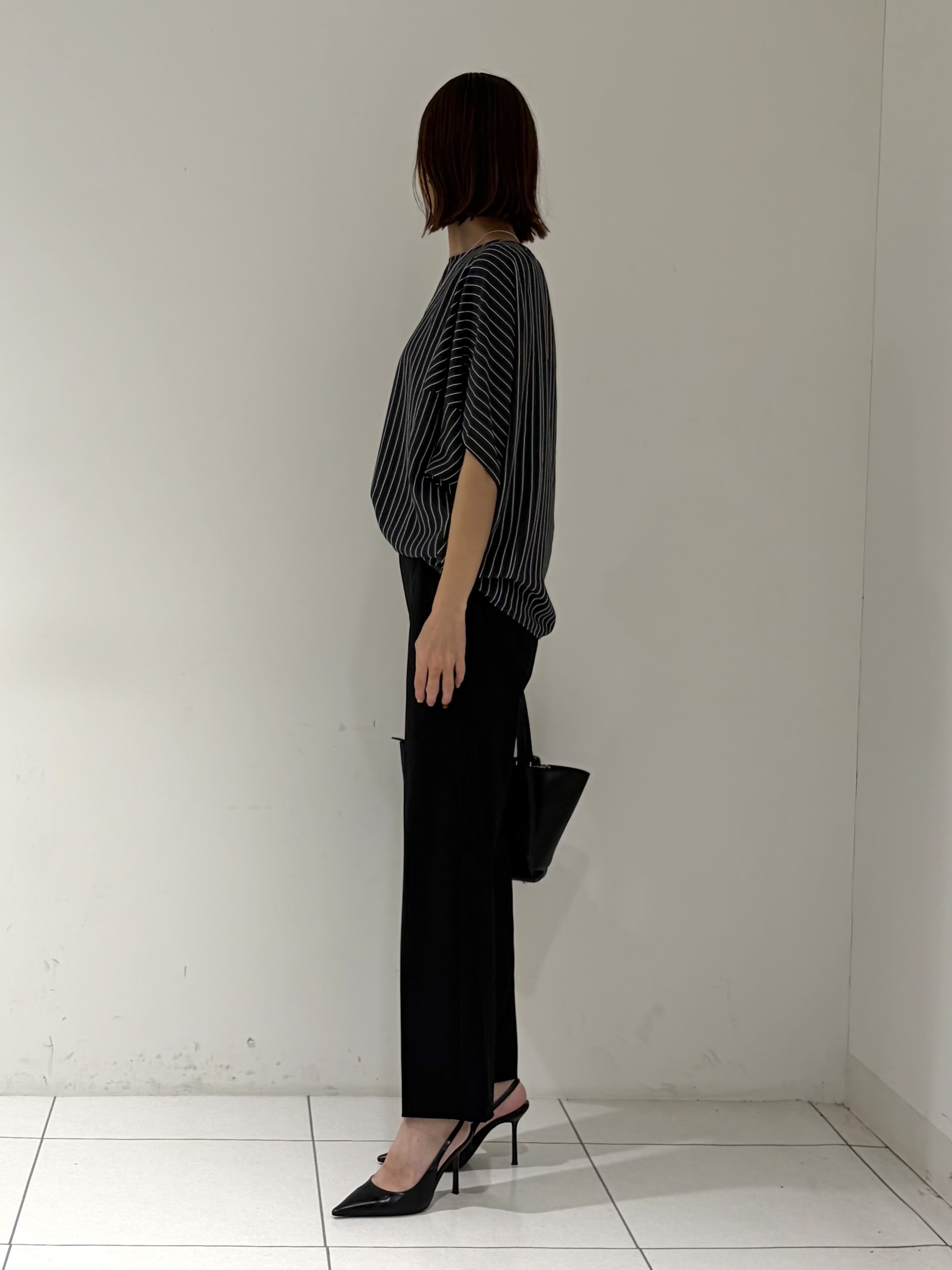shioriさんの「INDIVI｜【高ストレッチ／撥水／接触冷感】リラックス スリムストレートパンツ」を使ったコーディネート
