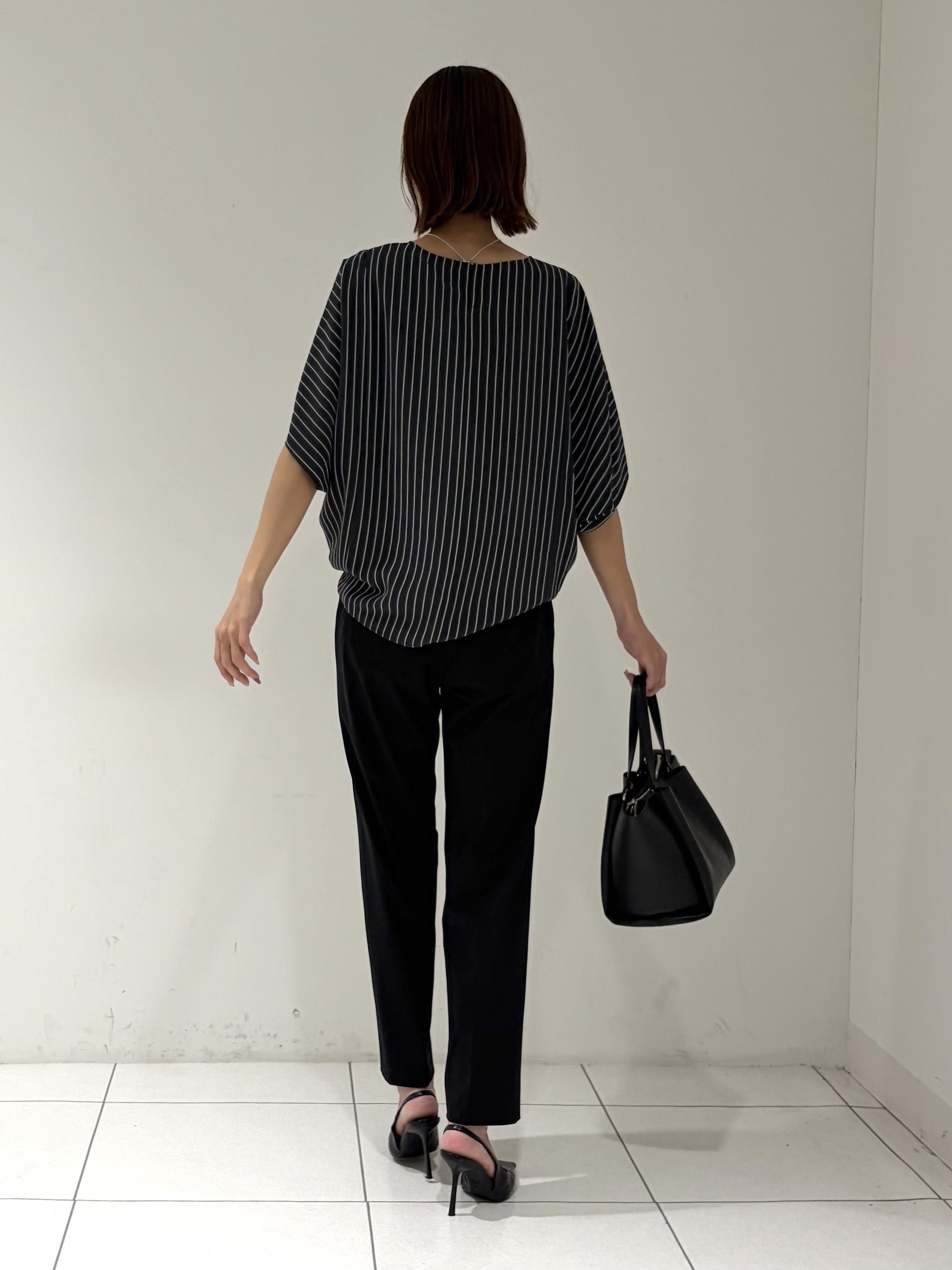 shioriさんの「INDIVI｜【高ストレッチ／撥水／接触冷感】リラックス スリムストレートパンツ」を使ったコーディネート