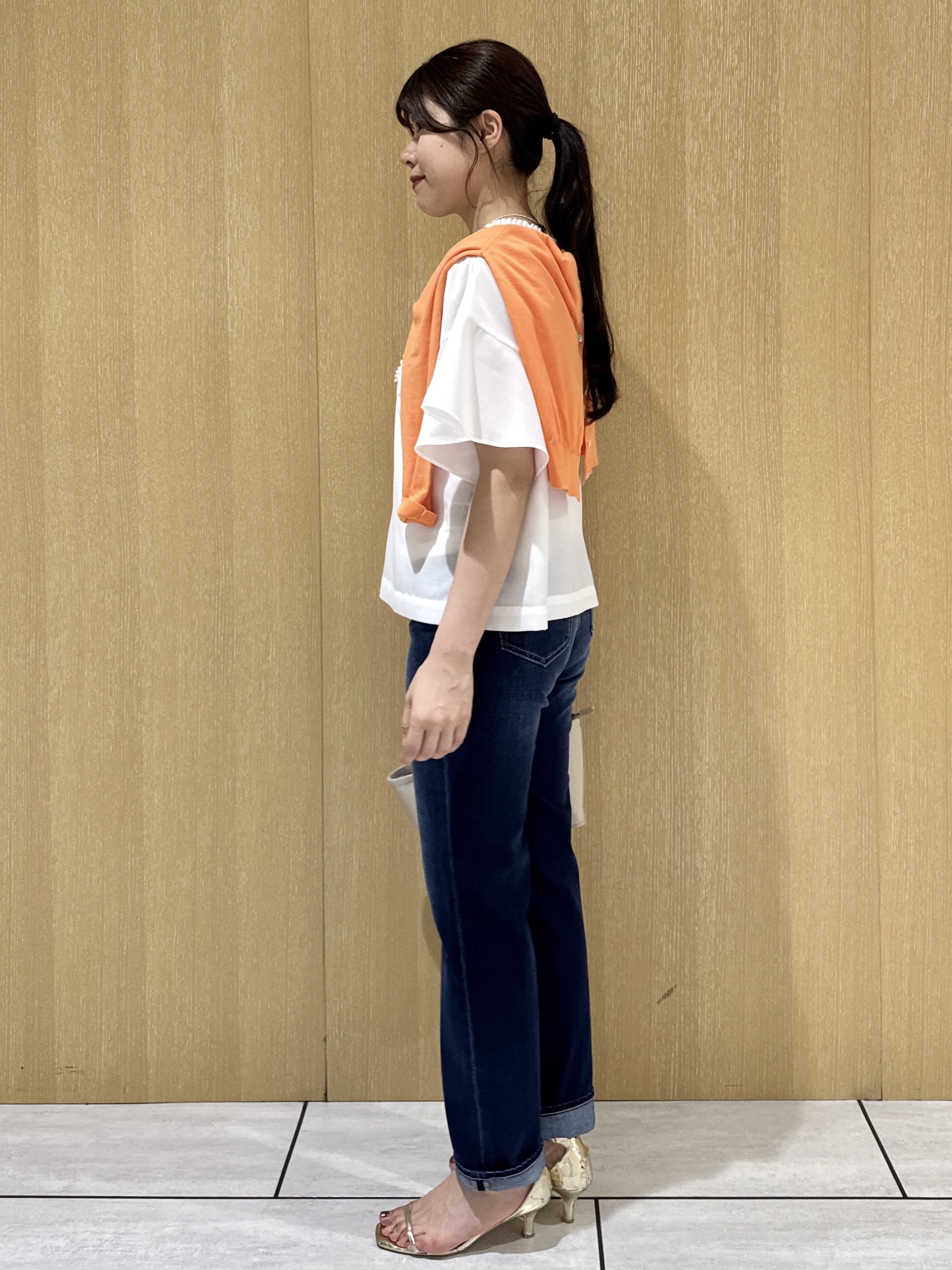 nanaさんの「UNTITLED｜【接触冷感/通気性/洗える】Vネックフリルブラウス」を使ったコーディネート