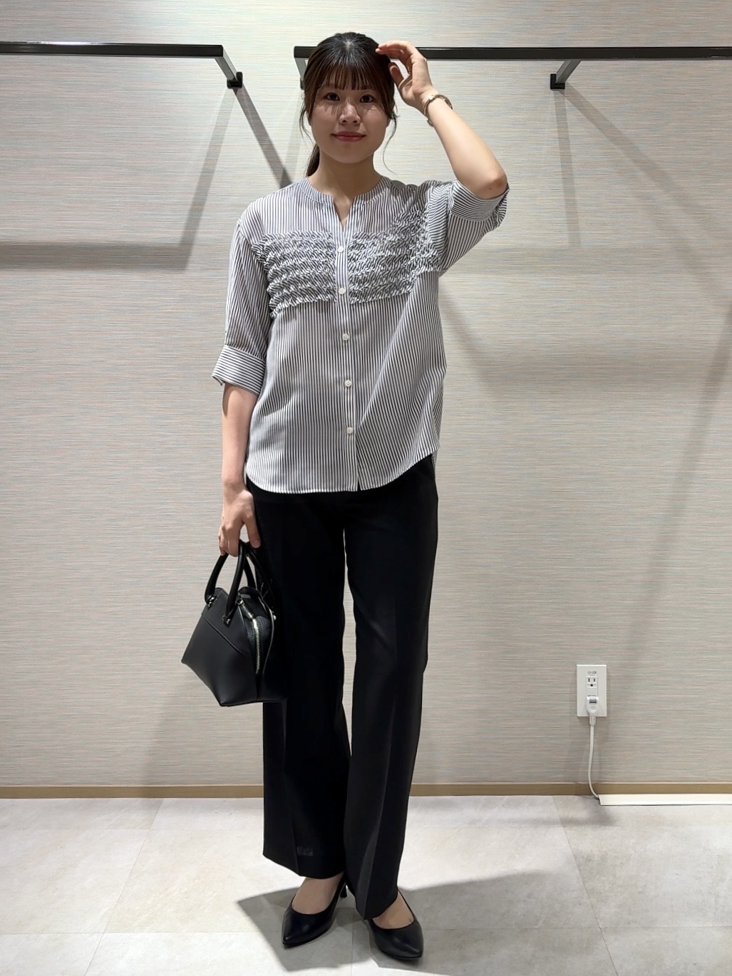 nanaさんの「UNTITLED｜【接触冷感/通気性/洗える】フロントフリルブラウス」を使ったコーディネート
