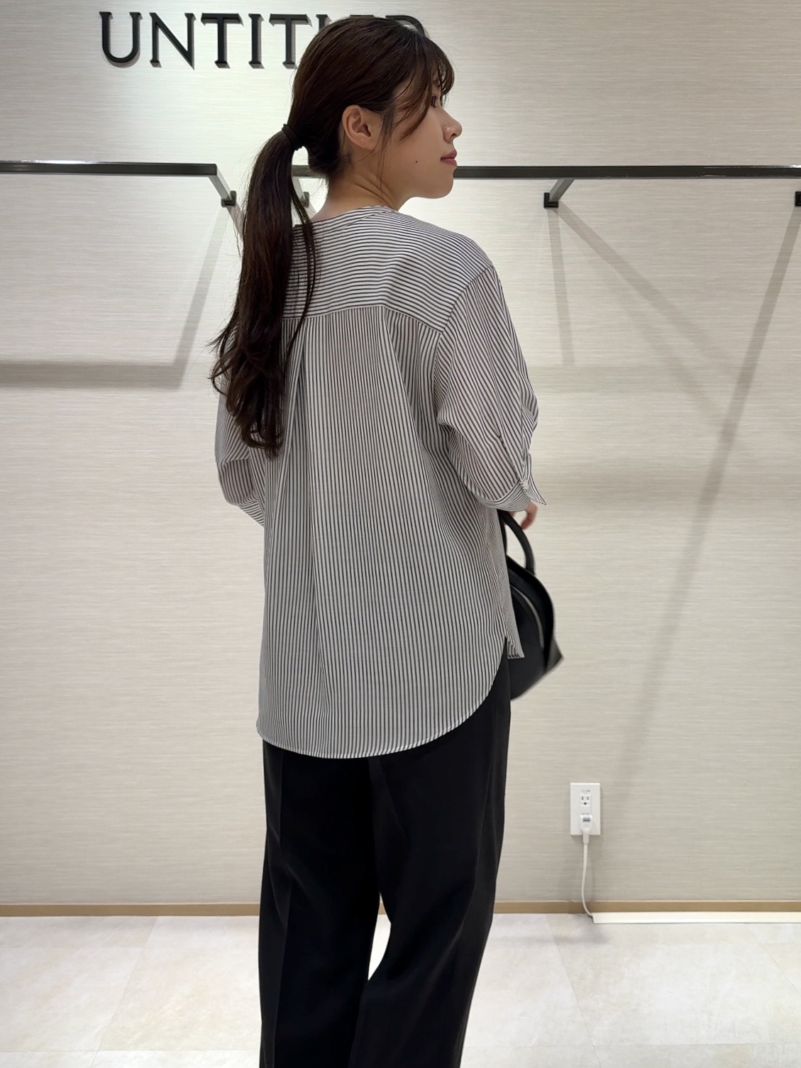 nanaさんの「UNTITLED｜【接触冷感/通気性/洗える】フロントフリルブラウス」を使ったコーディネート