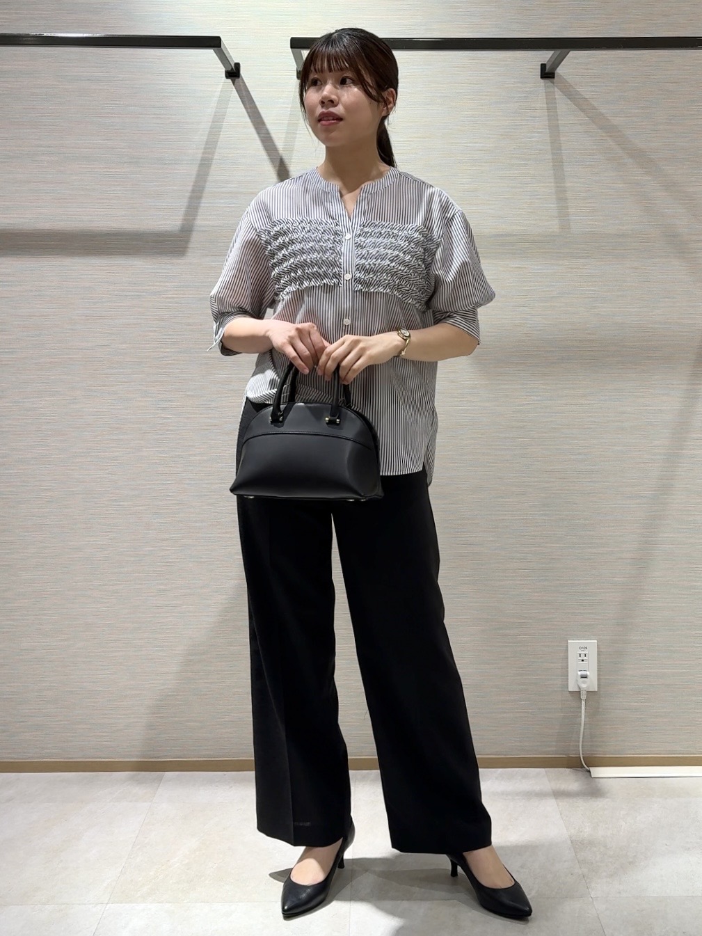 nanaさんの「UNTITLED｜【接触冷感/通気性/洗える】フロントフリルブラウス」を使ったコーディネート