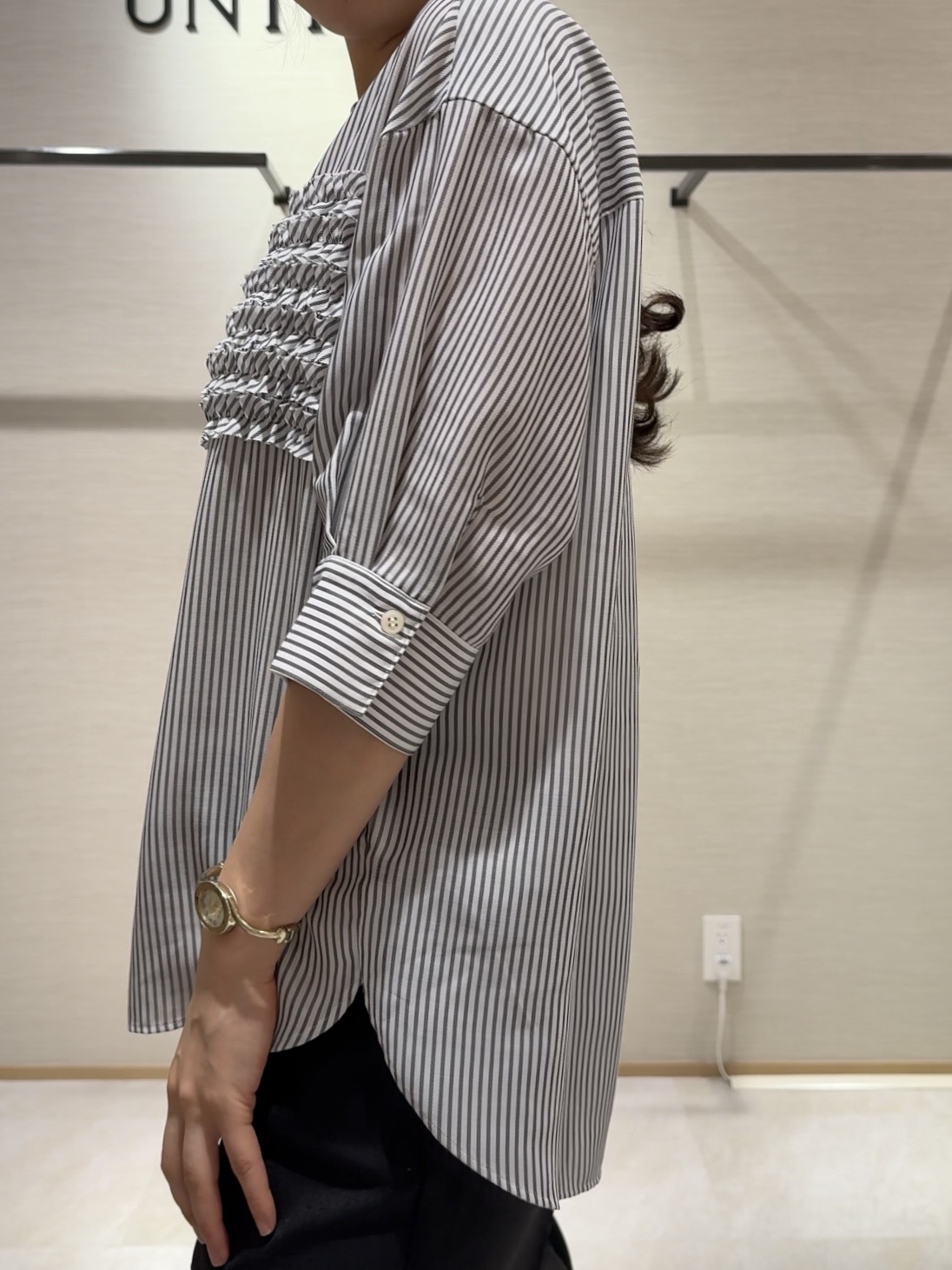 nanaさんの「UNTITLED｜【接触冷感/通気性/洗える】フロントフリルブラウス」を使ったコーディネート