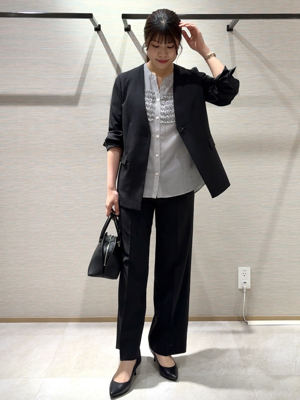 nanaさんの「UNTITLED｜【接触冷感/通気性/洗える】フロントフリルブラウス」を使ったコーディネート