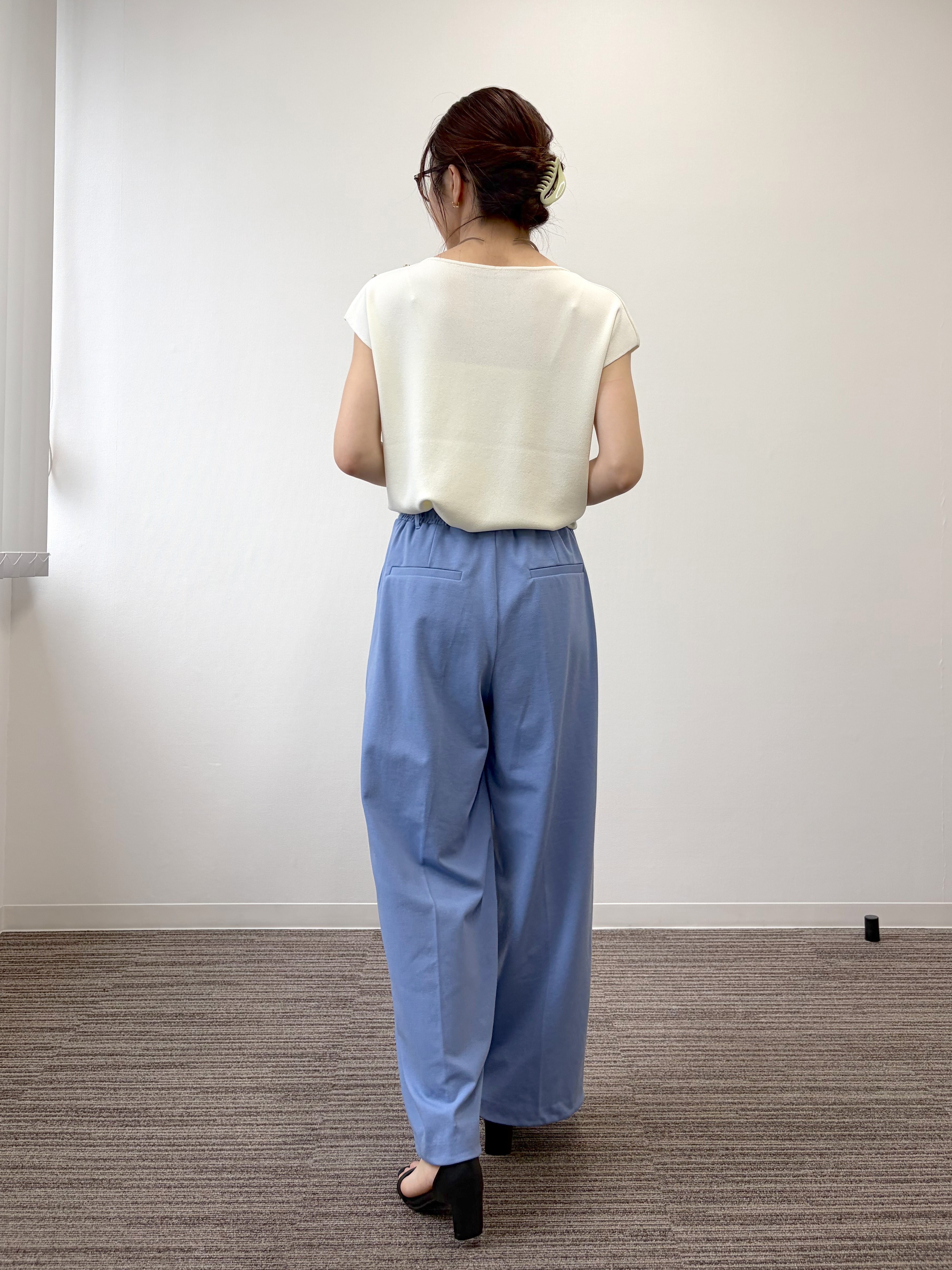saoriさんの「【冷感・WEB限定カラー】ボタン付きフレンチスリーブニット」を使ったコーディネート