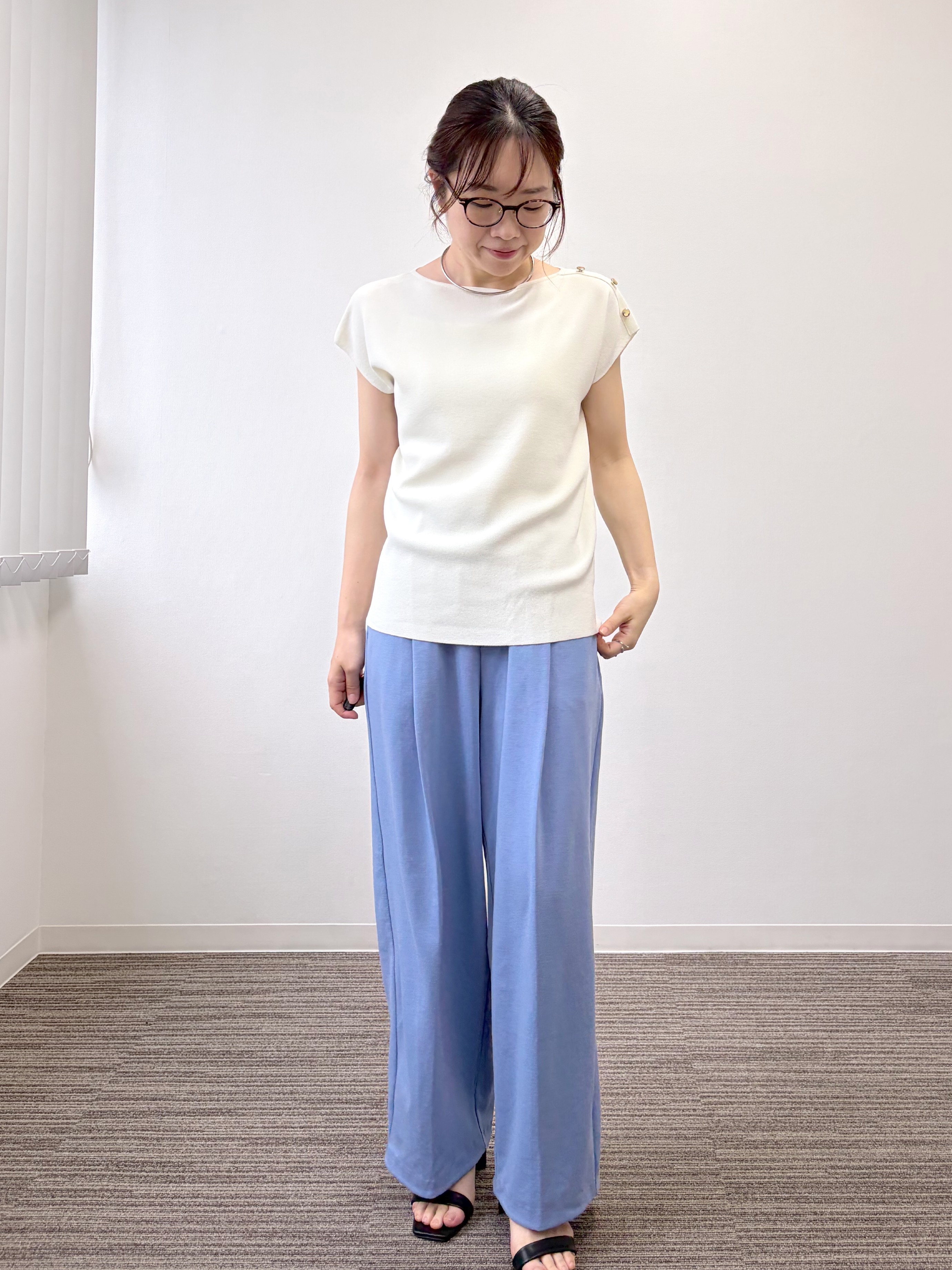saoriさんの「【冷感・WEB限定カラー】ボタン付きフレンチスリーブニット」を使ったコーディネート