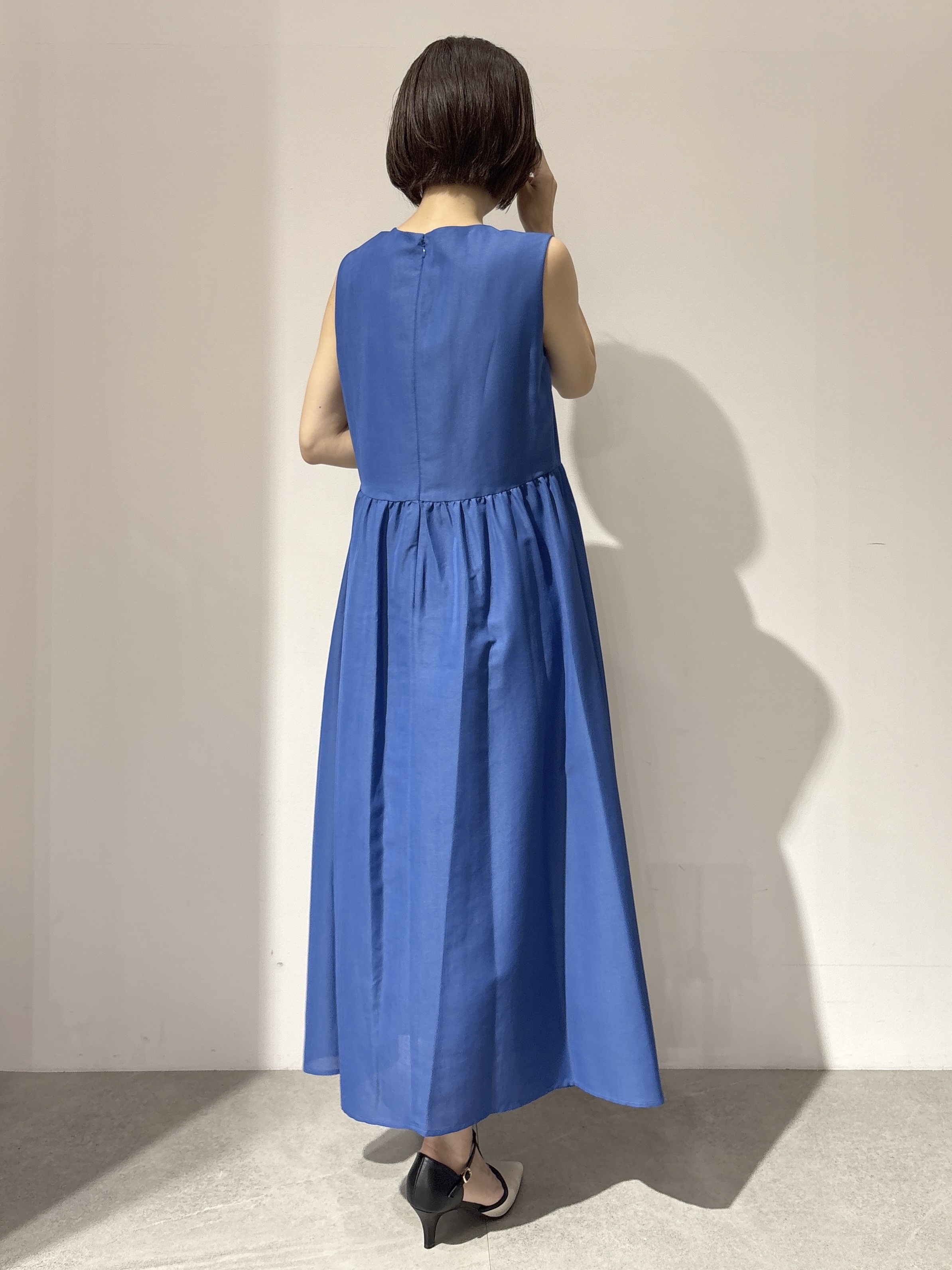 NAKAさんの「OPAQUE.CLIP｜【接触冷感】麻混シアーノースリーブワンピース《洗濯機OK》」を使ったコーディネート