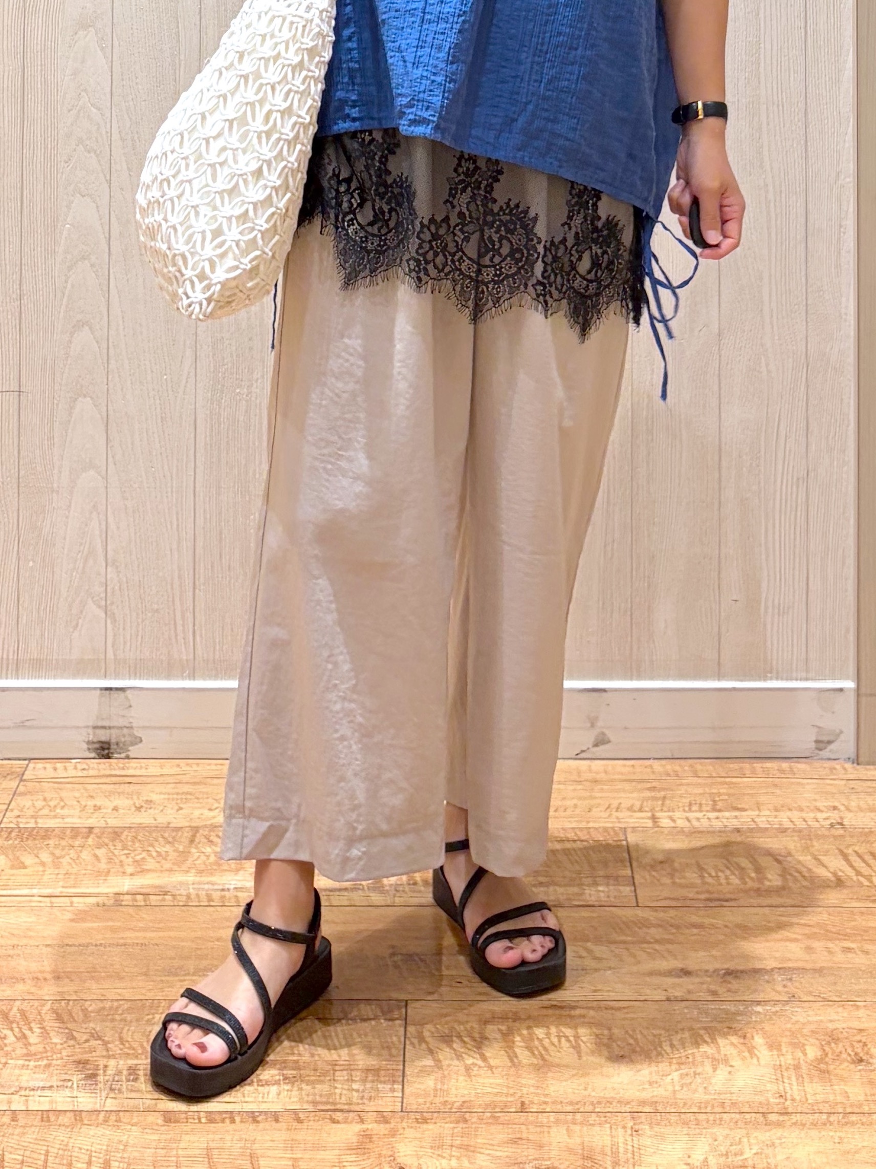 shirayuuuさんの「SHOO･LA･RUE｜【高レビュー/体型カバー】インせず着られる スキッパー裾リボンブラウス」を使ったコーディネート
