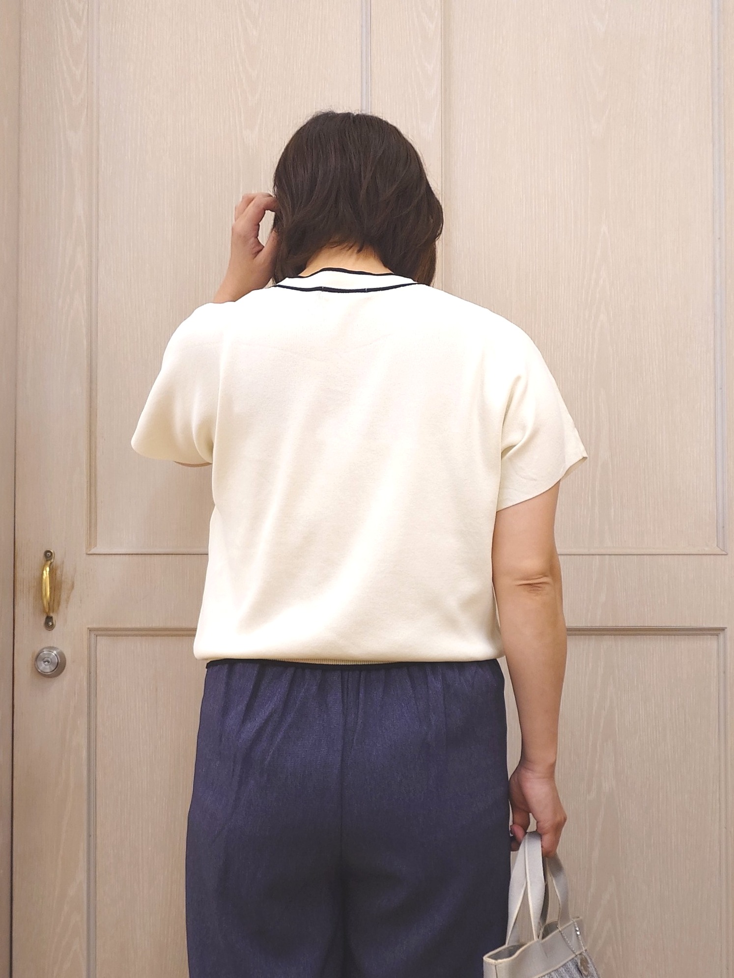 とろろさんの「SHOO･LA･RUE｜【高レビュー/毎日洗える/UV】二の腕も隠せる 配色ボウタイニット」を使ったコーディネート
