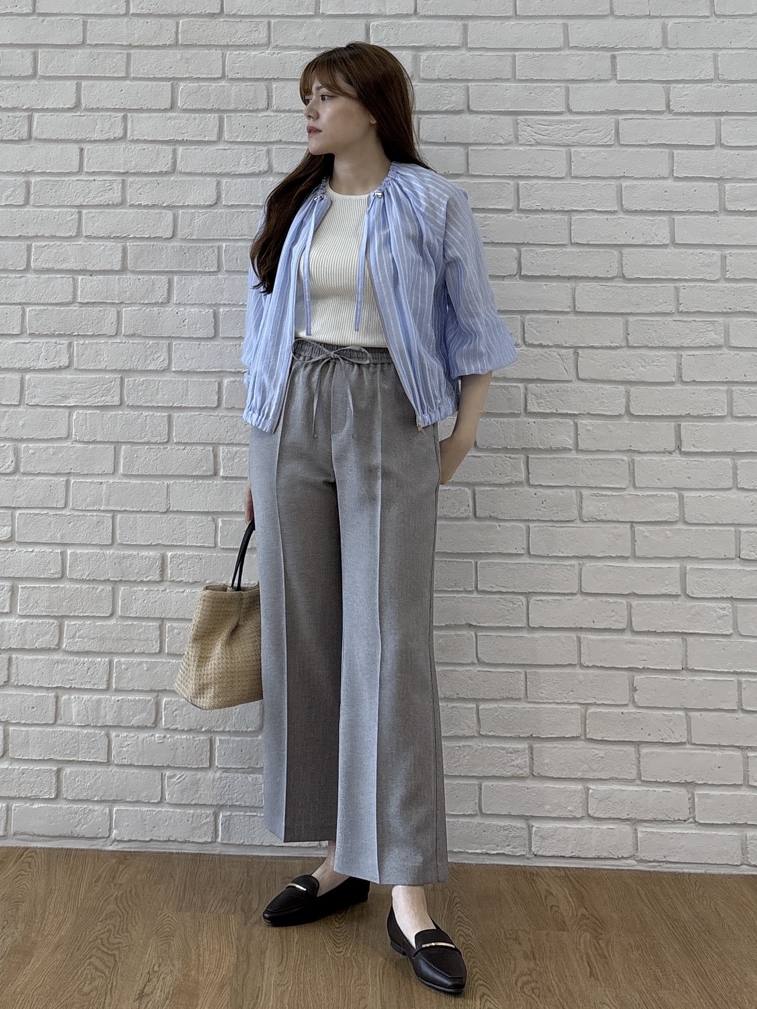 sayaさんの「grove｜気温調整にも◎ブラウス感覚で羽織れるシアーブルゾン」を使ったコーディネート