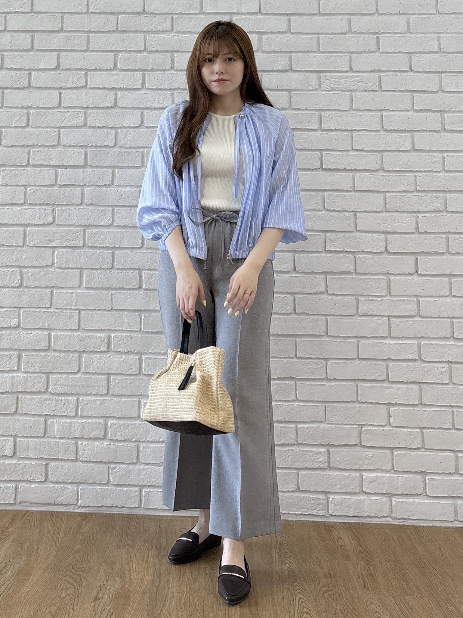 sayaさんの「grove｜気温調整にも◎ブラウス感覚で羽織れるシアーブルゾン」を使ったコーディネート