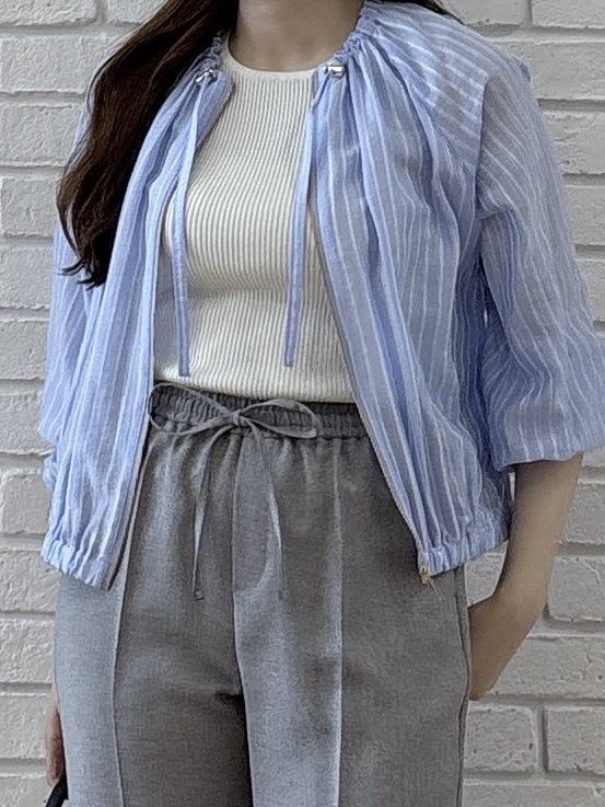 sayaさんの「grove｜気温調整にも◎ブラウス感覚で羽織れるシアーブルゾン」を使ったコーディネート