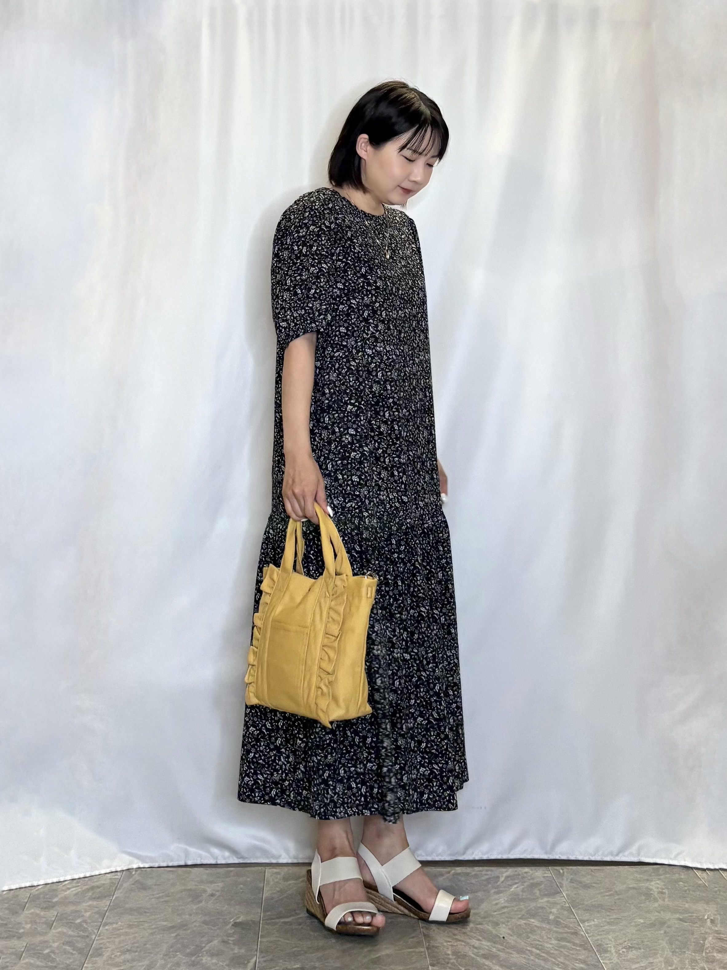 ネリさんの「SHOO･LA･RUE｜花柄ティアードワンピース」を使ったコーディネート