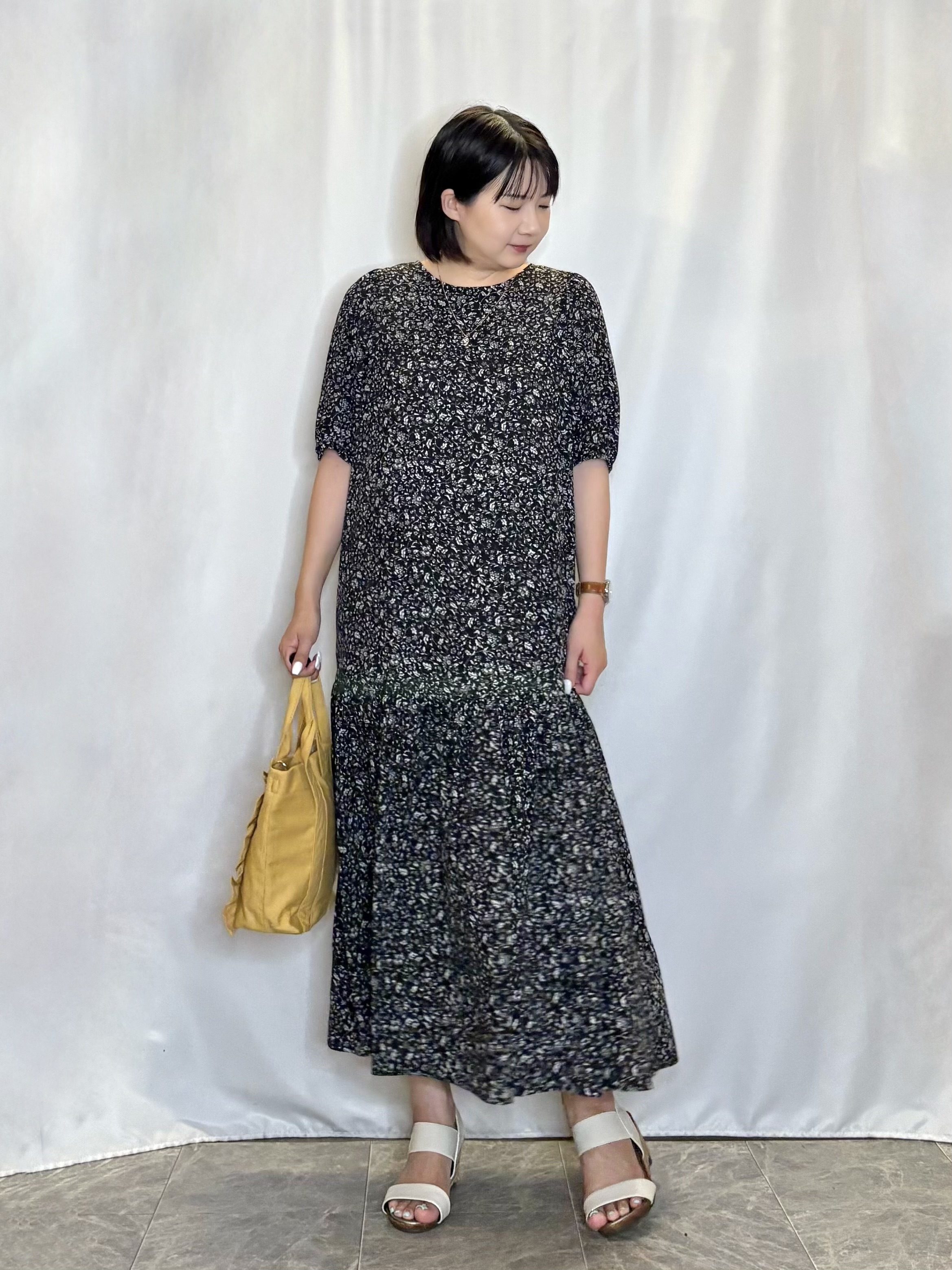 ネリさんの「SHOO･LA･RUE｜花柄ティアードワンピース」を使ったコーディネート