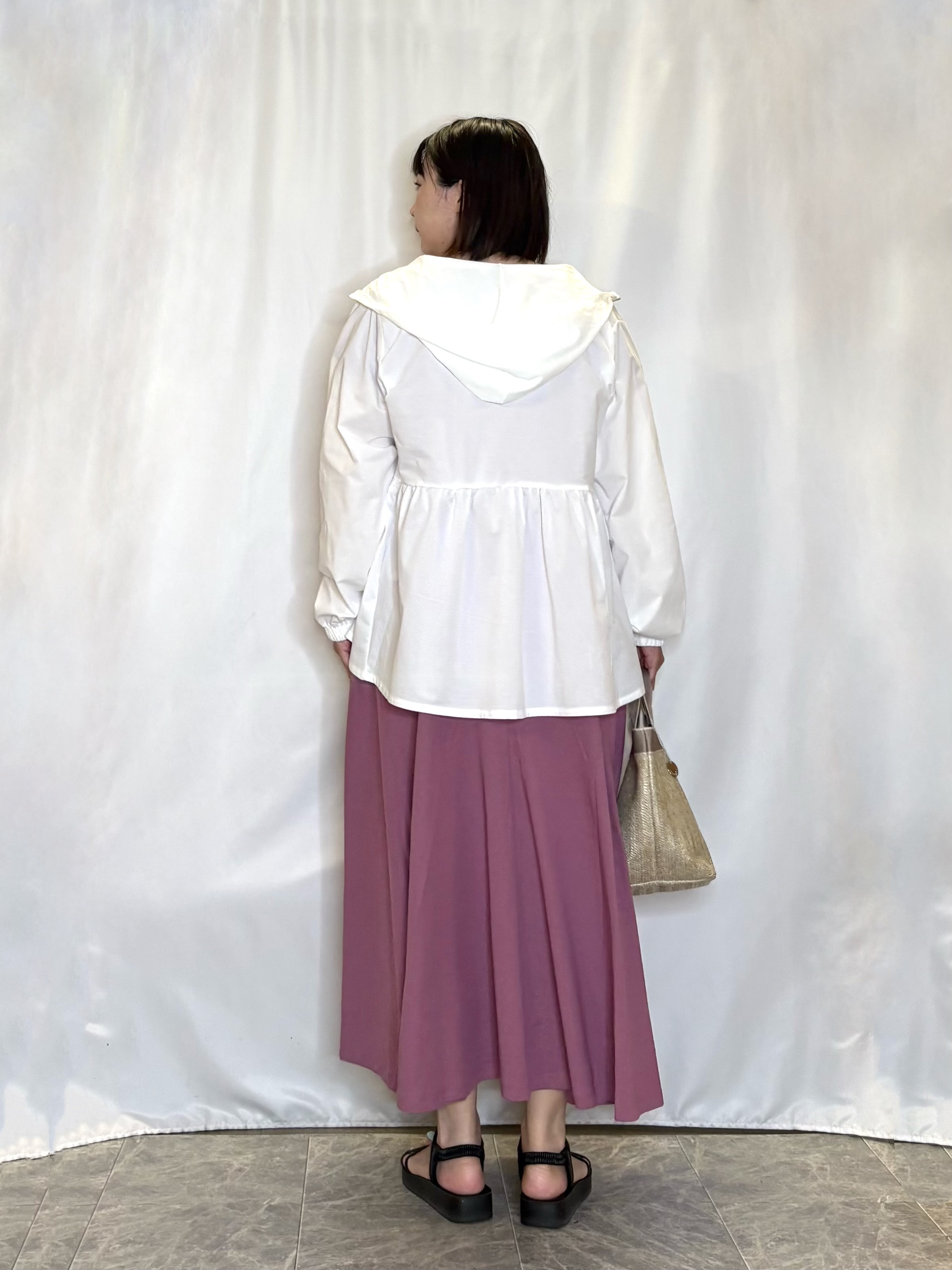 ネリさんの「SHOO･LA･RUE｜【S-LL/体型カバー】日焼け対策にも女性らしさを UVカットペプラムパーカ」を使ったコーディネート
