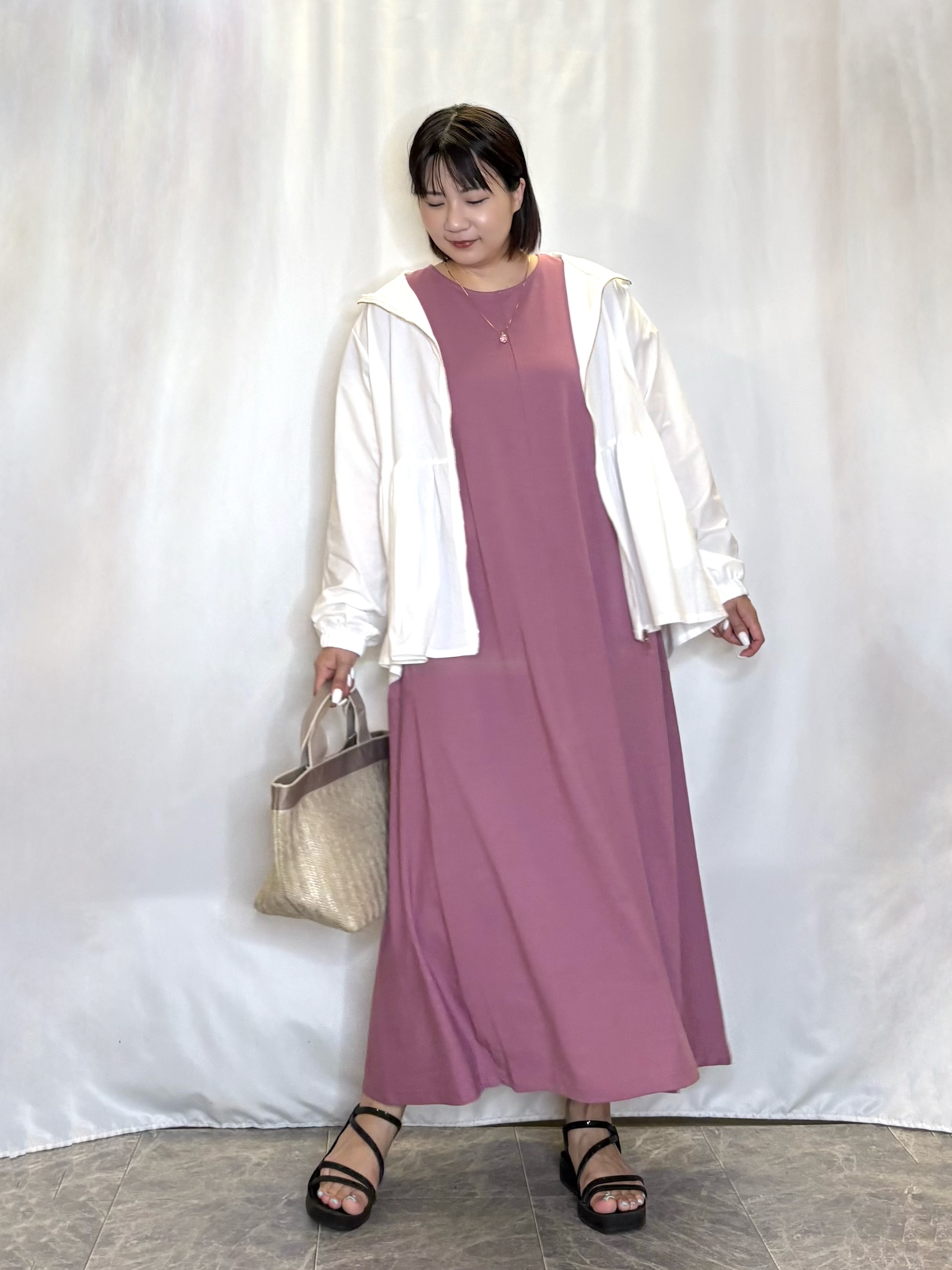 ネリさんの「SHOO･LA･RUE｜【S-LL/体型カバー】日焼け対策にも女性らしさを UVカットペプラムパーカ」を使ったコーディネート