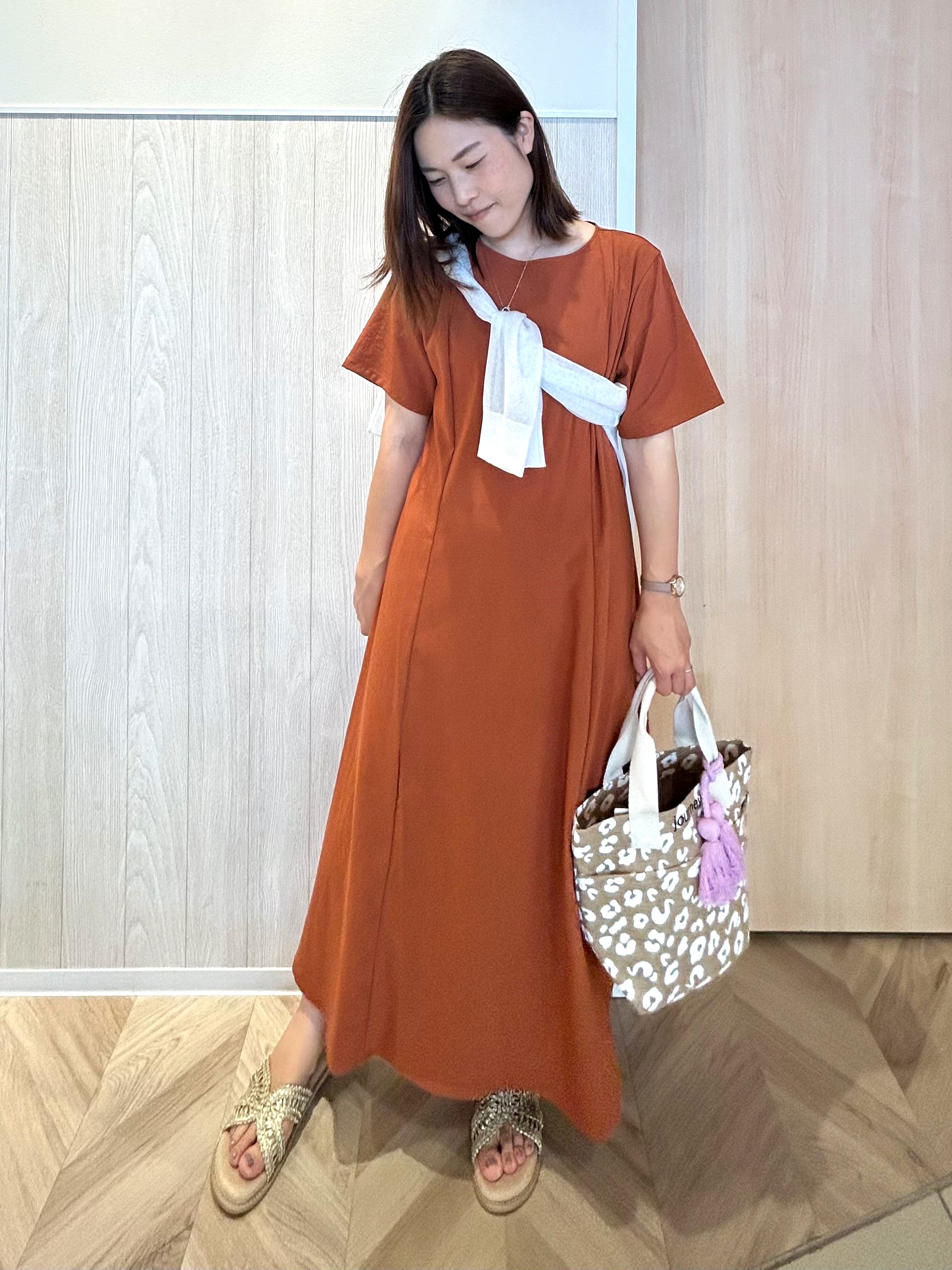 tomoさんの「SHOO･LA･RUE｜【通気性〇/洗濯機可/S-LL】シアーラメカーディガン」を使ったコーディネート
