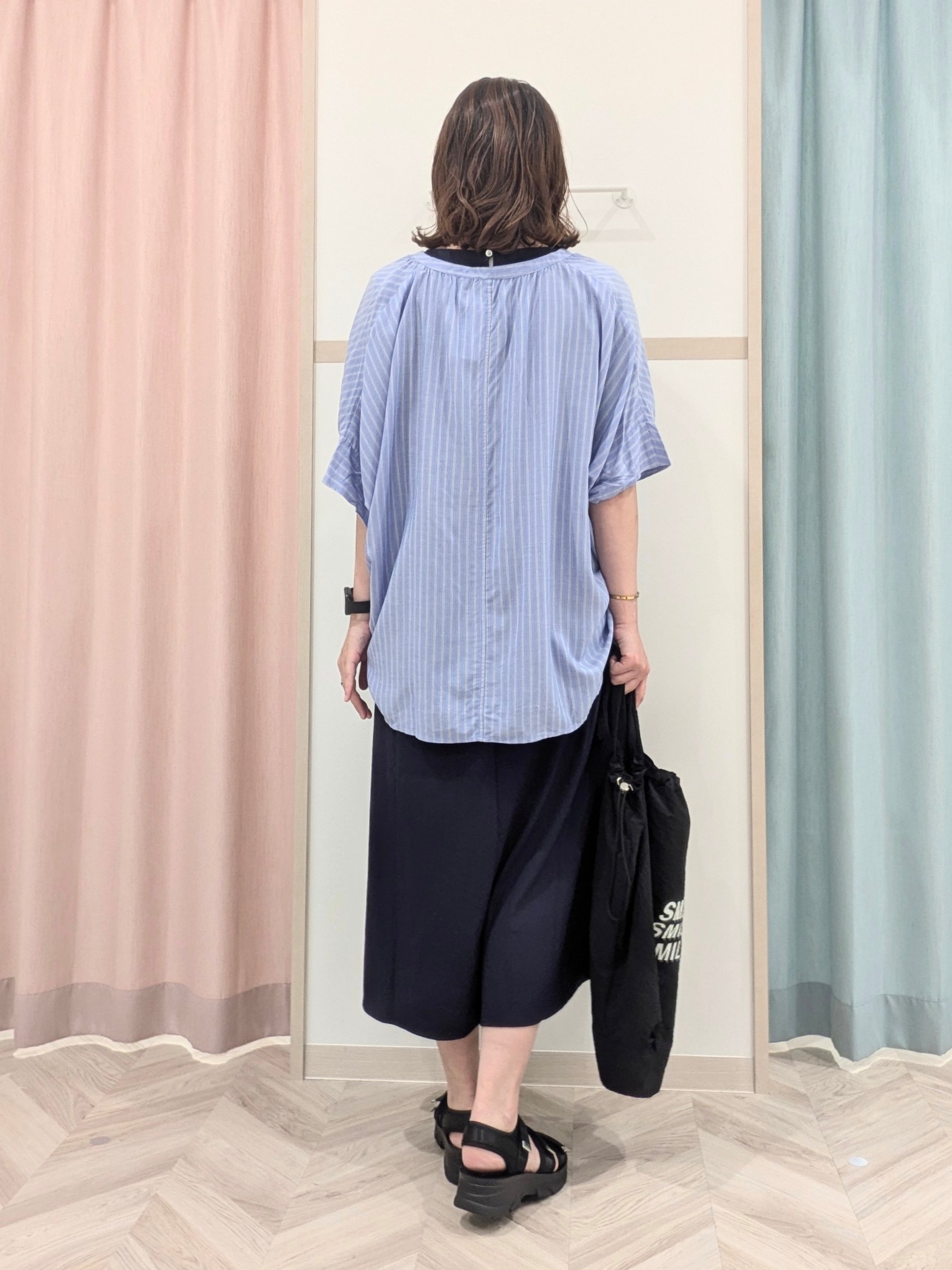 miyuさんの「SHOO･LA･RUE｜【洗濯機可/体型カバー】二の腕隠れる ゆるっとドルマンバンドカラーシャツ」を使ったコーディネート