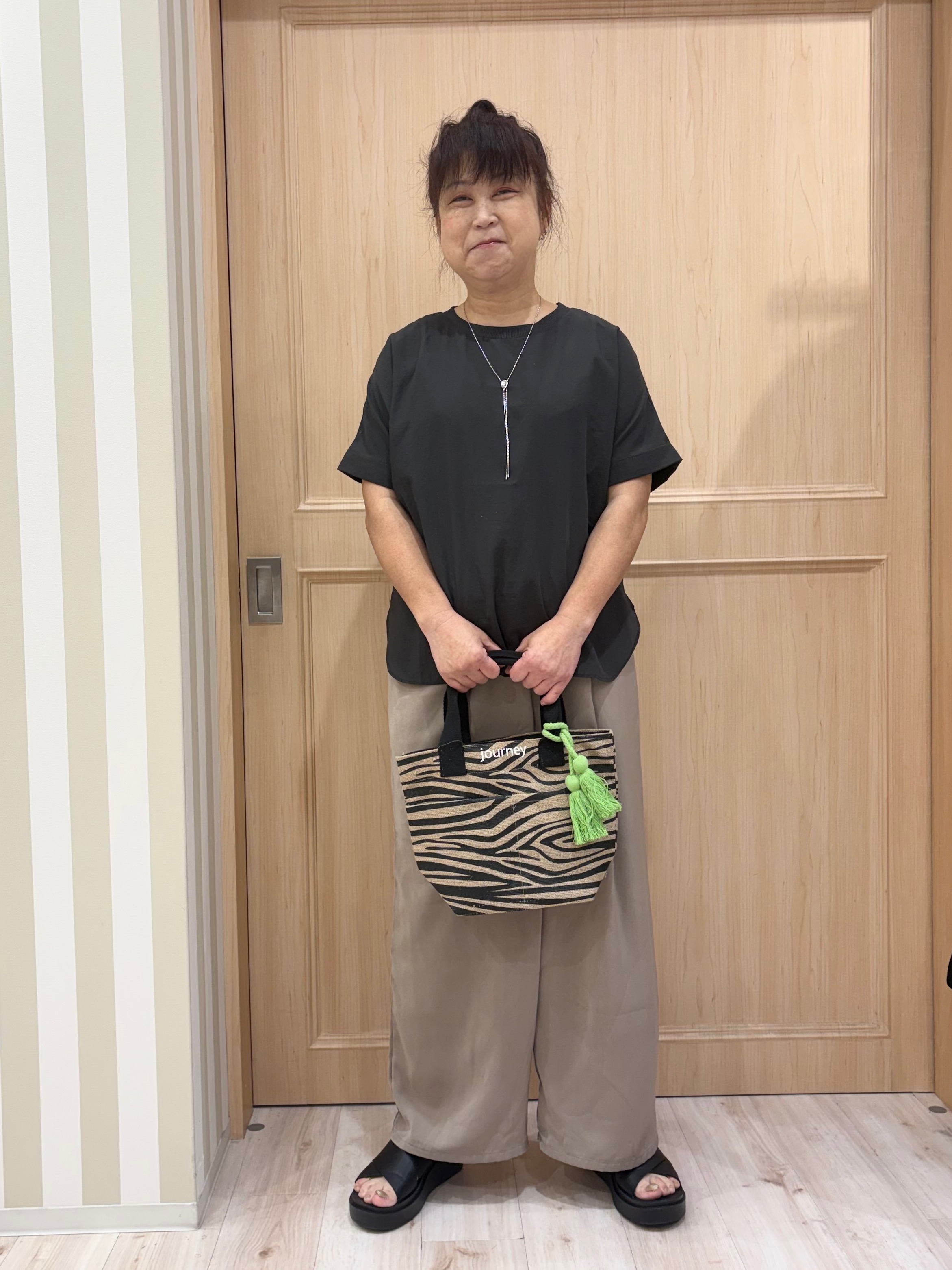モランさんの「SHOO･LA･RUE｜【着丈選べる/体型カバー】洗濯後しわになりにくい さらっと快適ドルマントップス」を使ったコーディネート