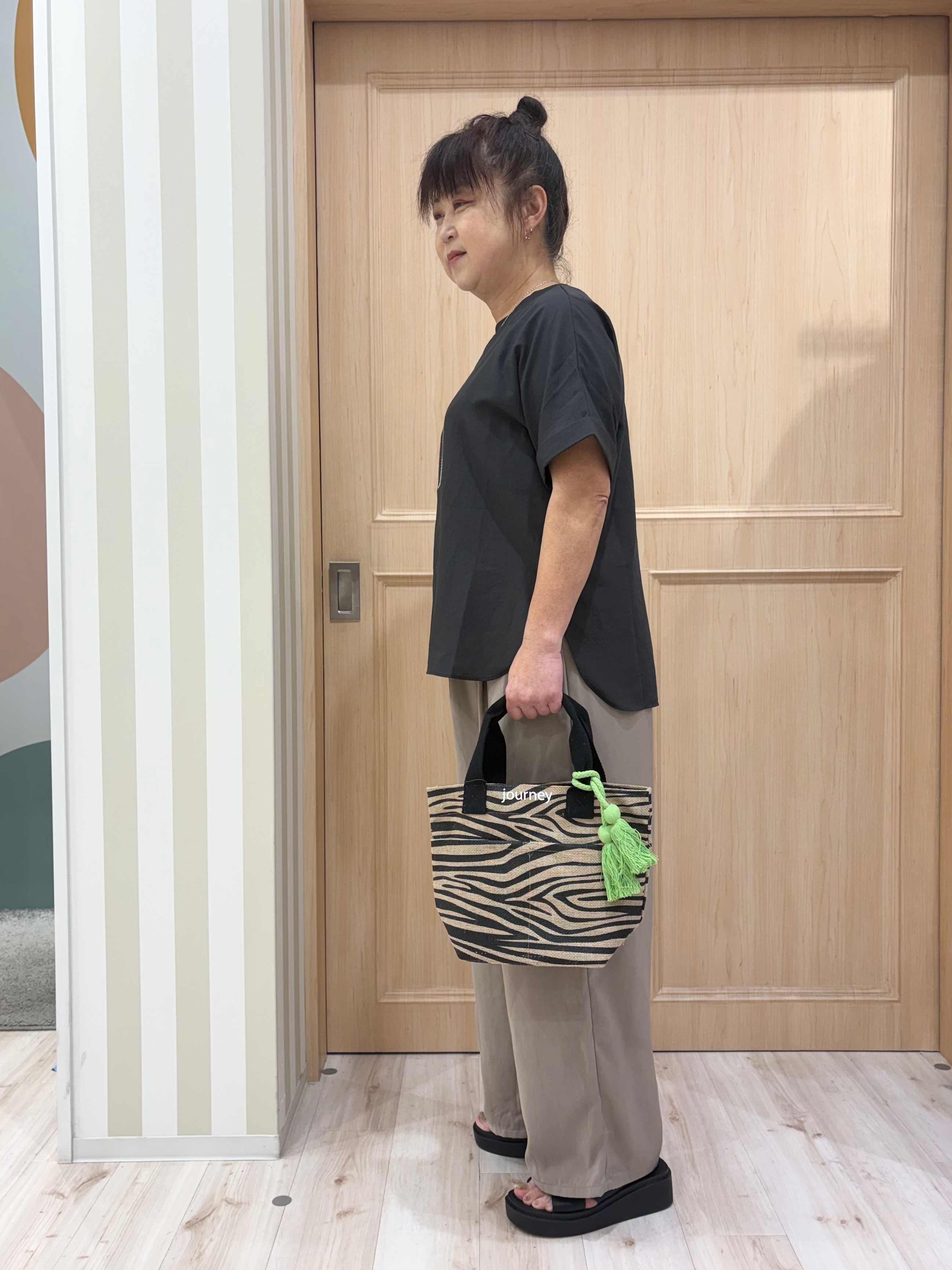 モランさんの「SHOO･LA･RUE｜【着丈選べる/体型カバー】洗濯後しわになりにくい さらっと快適ドルマントップス」を使ったコーディネート