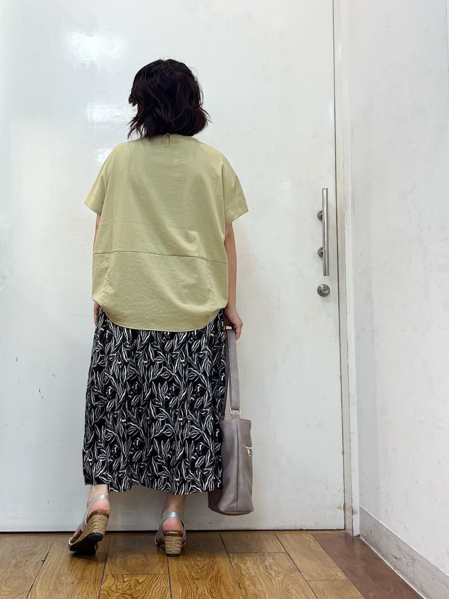 haruさんの「SHOO･LA･RUE｜【洗濯機可/セットアップ可】軽凛(かろりん) シンプル上品 切替コクーントップス」を使ったコーディネート