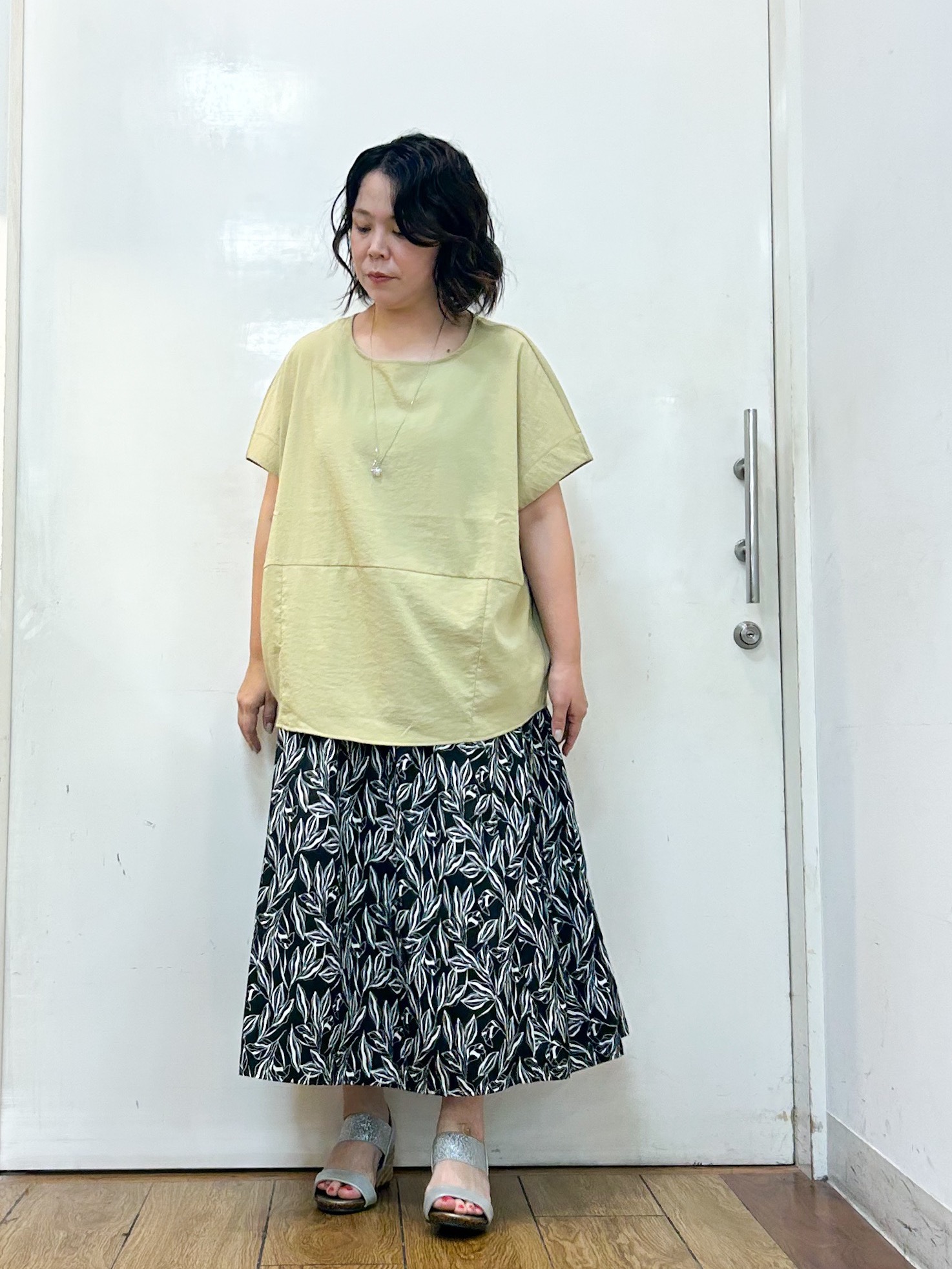 haruさんの「SHOO･LA･RUE｜【洗濯機可/セットアップ可】軽凛(かろりん) シンプル上品 切替コクーントップス」を使ったコーディネート