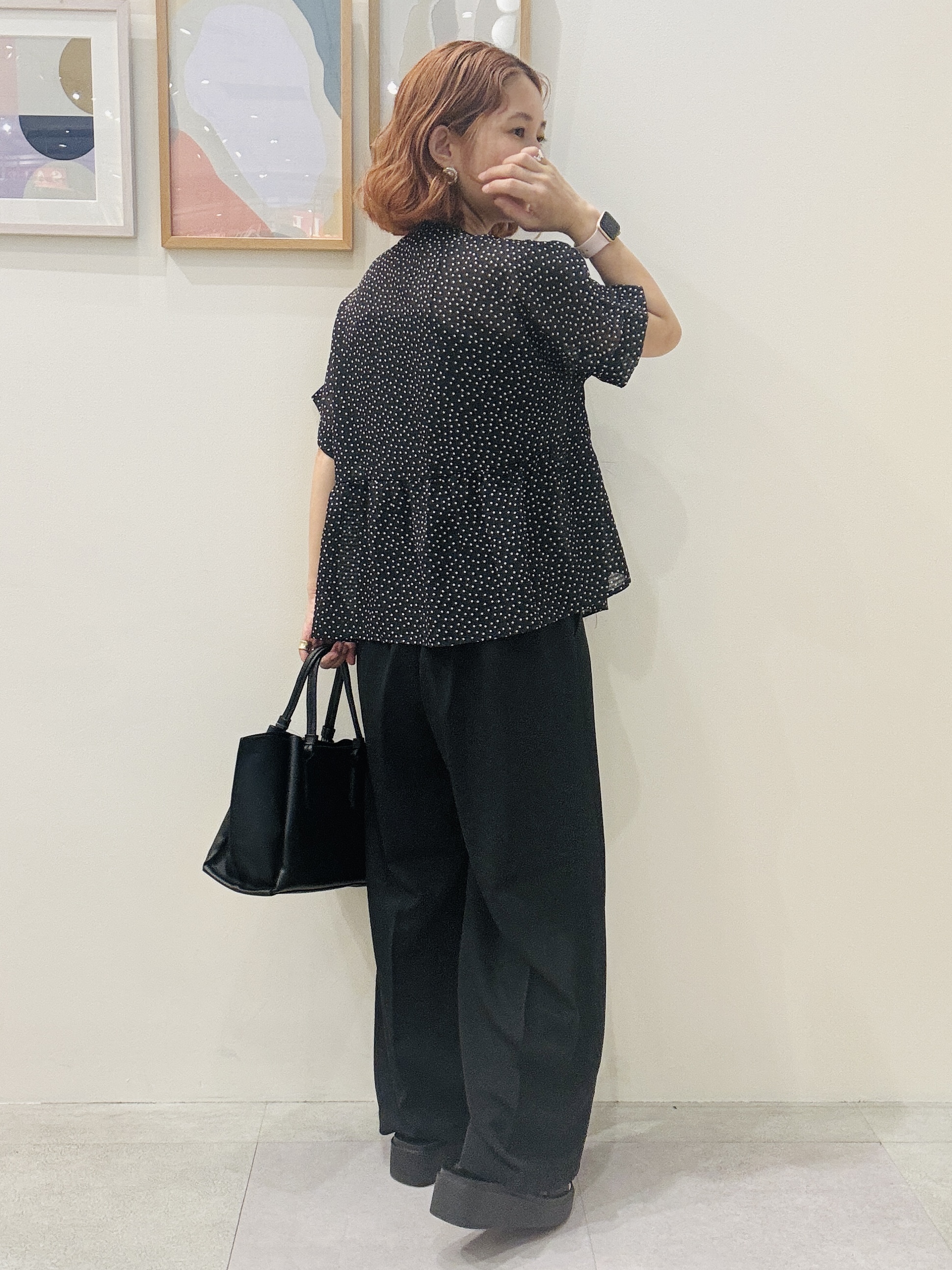 たけぴさんの「SHOO･LA･RUE｜【体型カバー/洗濯機可】二の腕とお腹周りが隠せる シアーペプラムブラウス」を使ったコーディネート