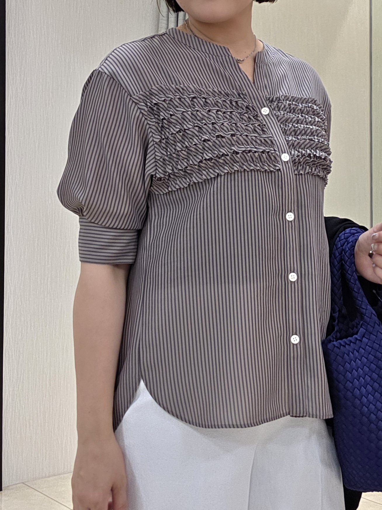 naokoさんの「UNTITLED｜【接触冷感/通気性/洗える】フロントフリルブラウス」を使ったコーディネート