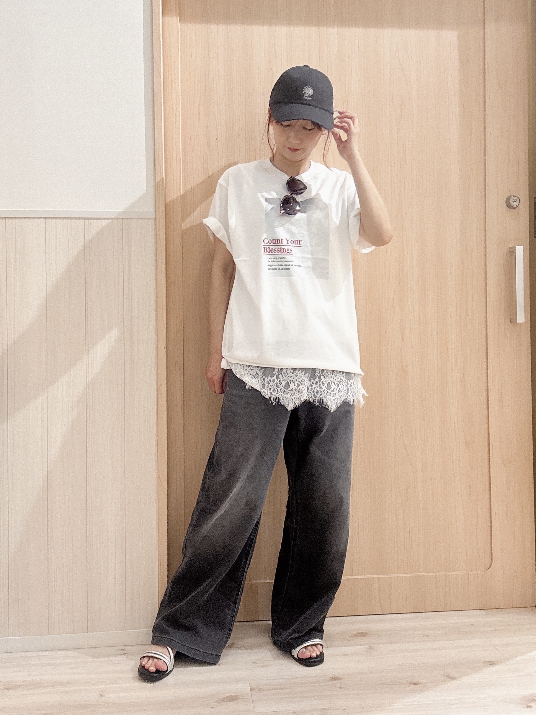 モカさんの「SHOO･LA･RUE｜【S-LL/洗濯機可】選べる4柄　デイリー使いにぴったりな 大人の頼れるTシャツ」を使ったコーディネート