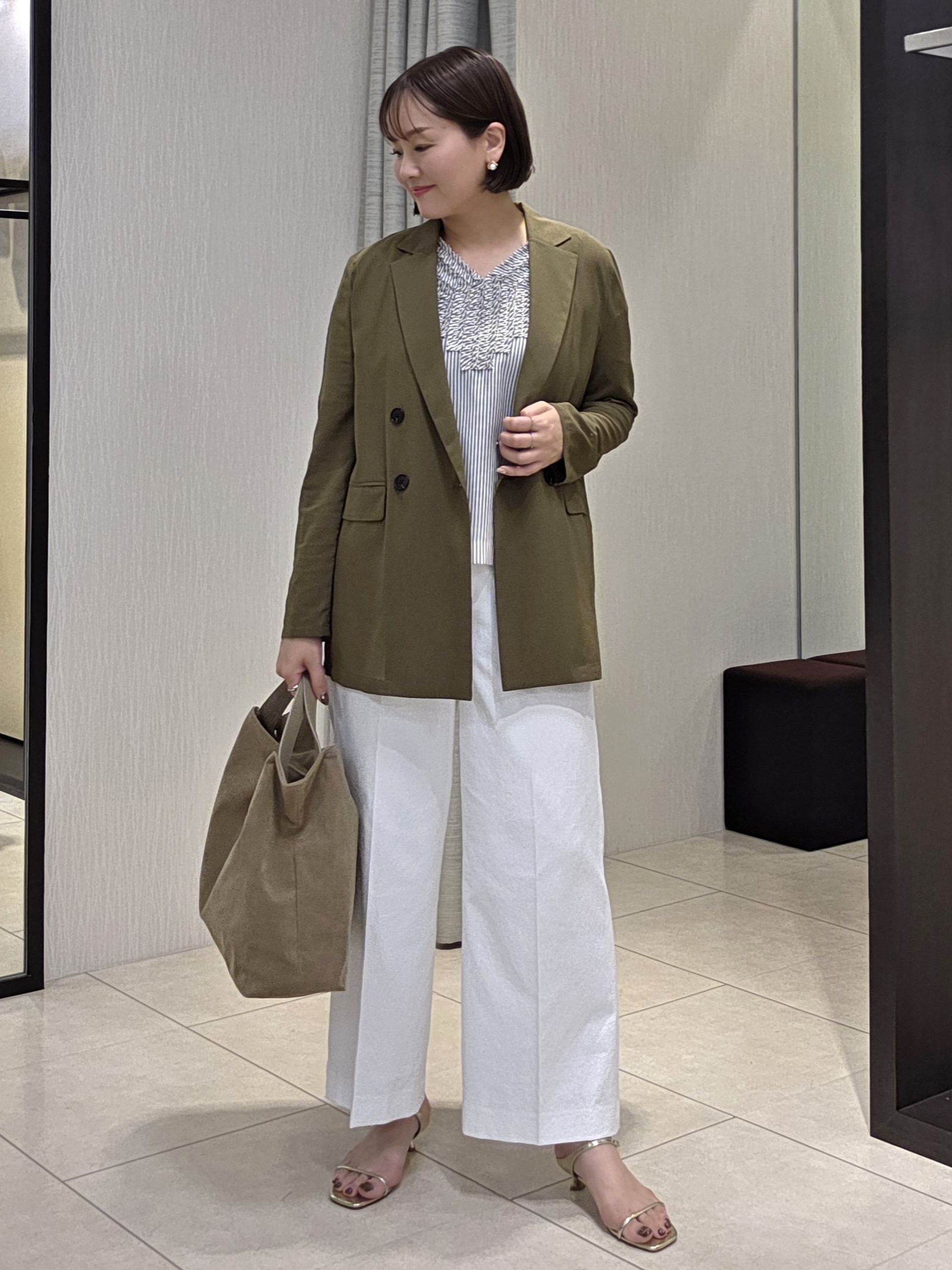 naokoさんの「UNTITLED｜【接触冷感/通気性/洗える】Vネックフリルブラウス」を使ったコーディネート
