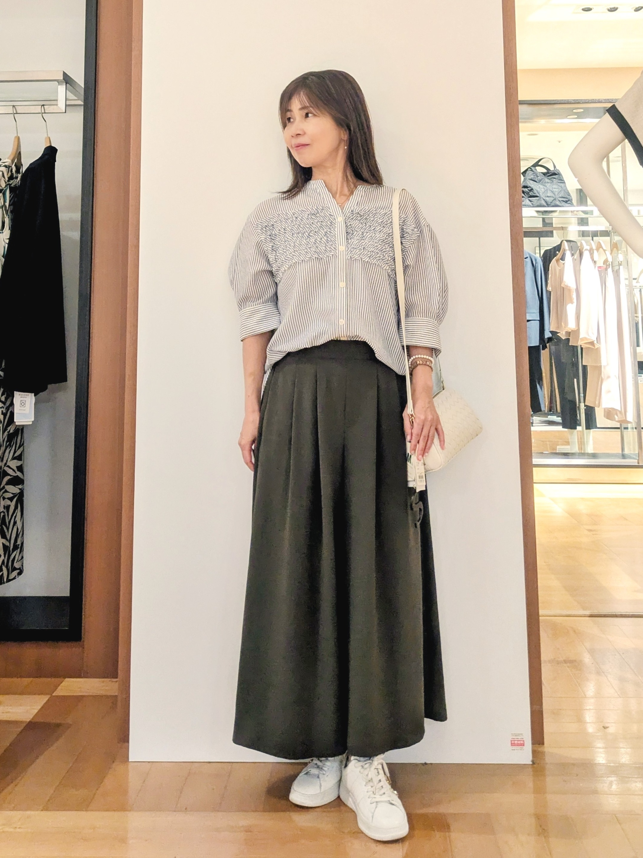 laverさんの「UNTITLED｜【接触冷感/通気性/洗える】フロントフリルブラウス」を使ったコーディネート