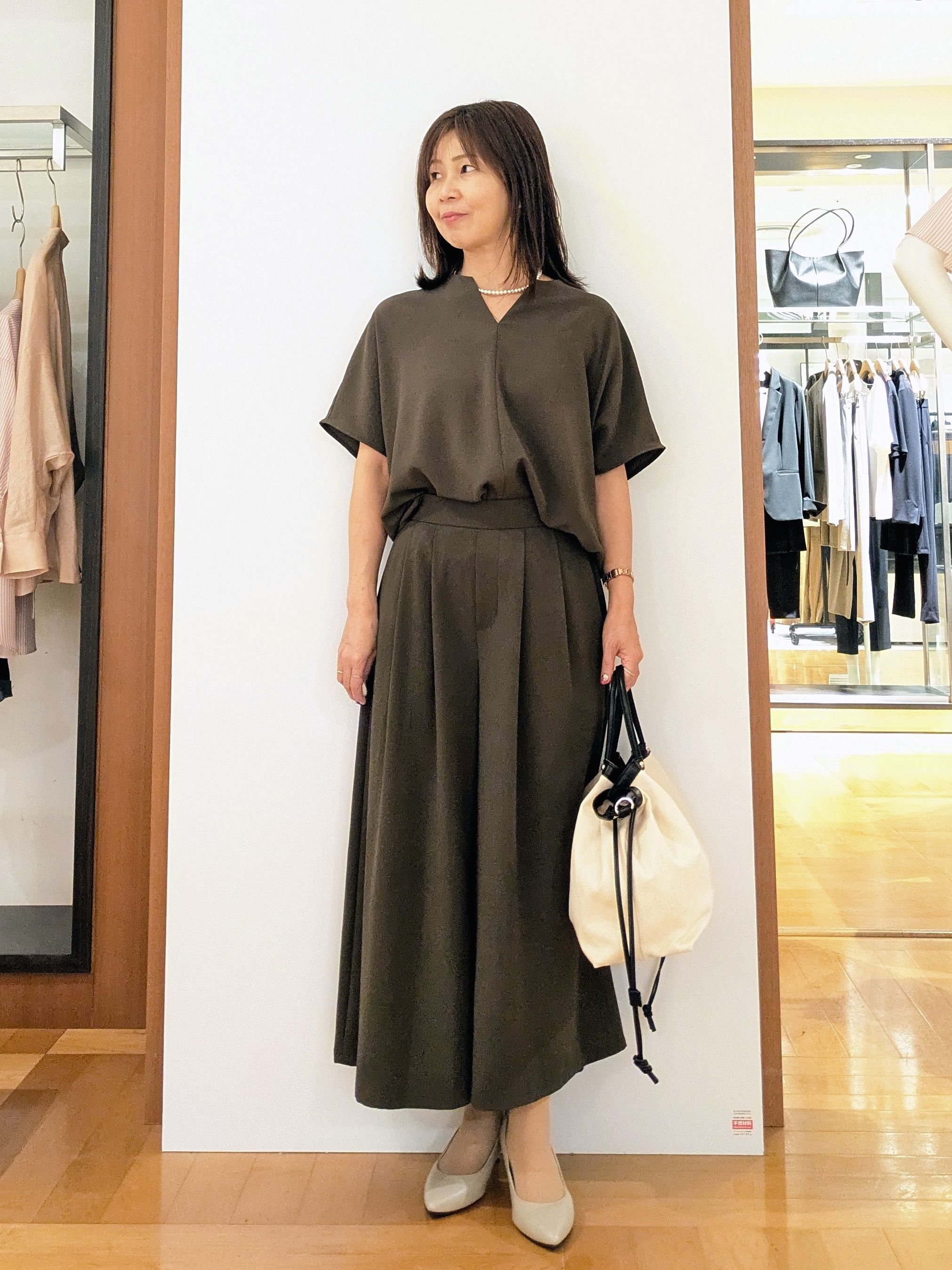 laverさんの「UNTITLED｜【接触冷感/通気性/洗える】フロントフリルブラウス」を使ったコーディネート