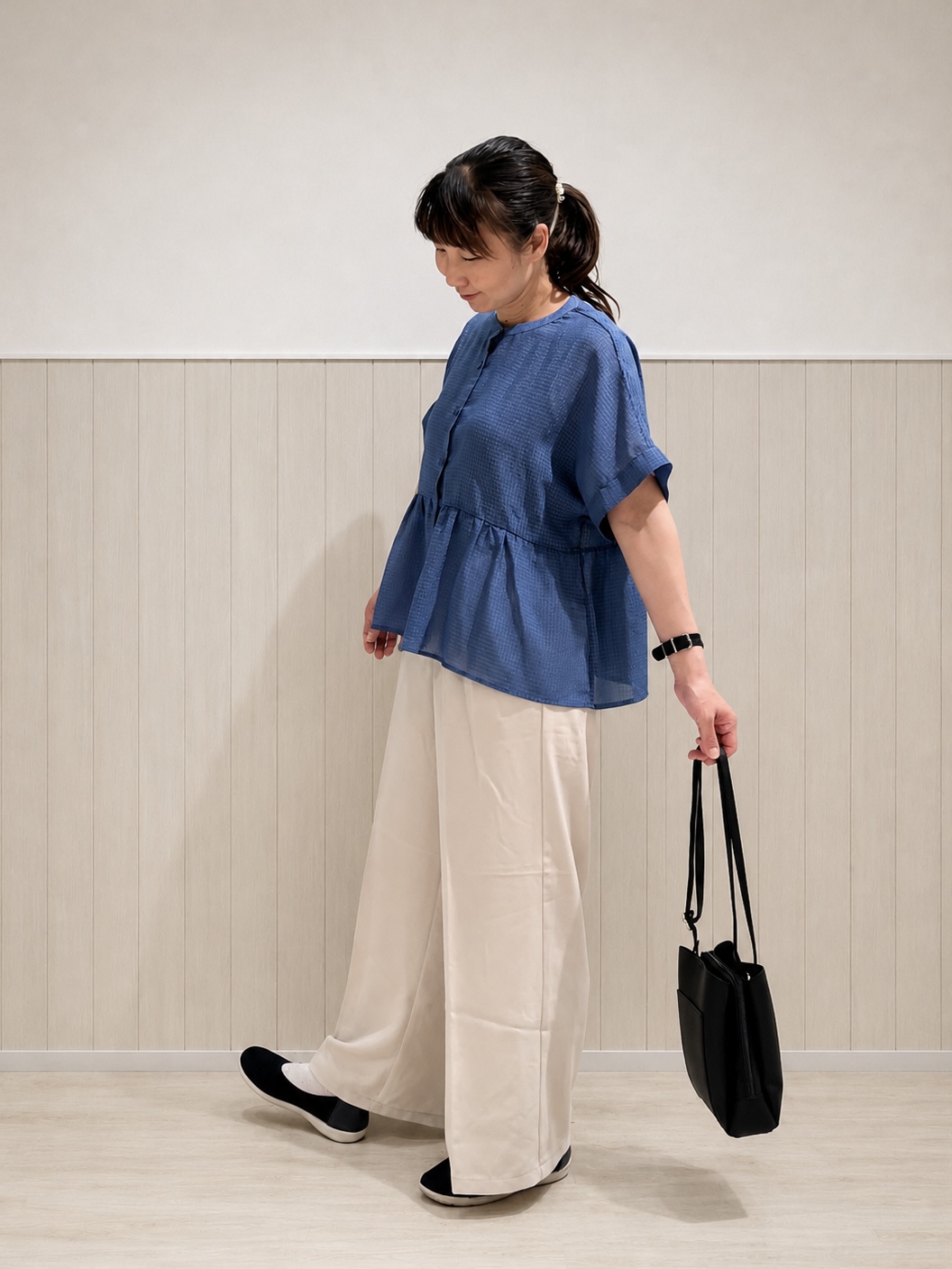 まつみさんの「SHOO･LA･RUE｜【体型カバー/洗濯機可】二の腕とお腹周りが隠せる シアーペプラムブラウス」を使ったコーディネート
